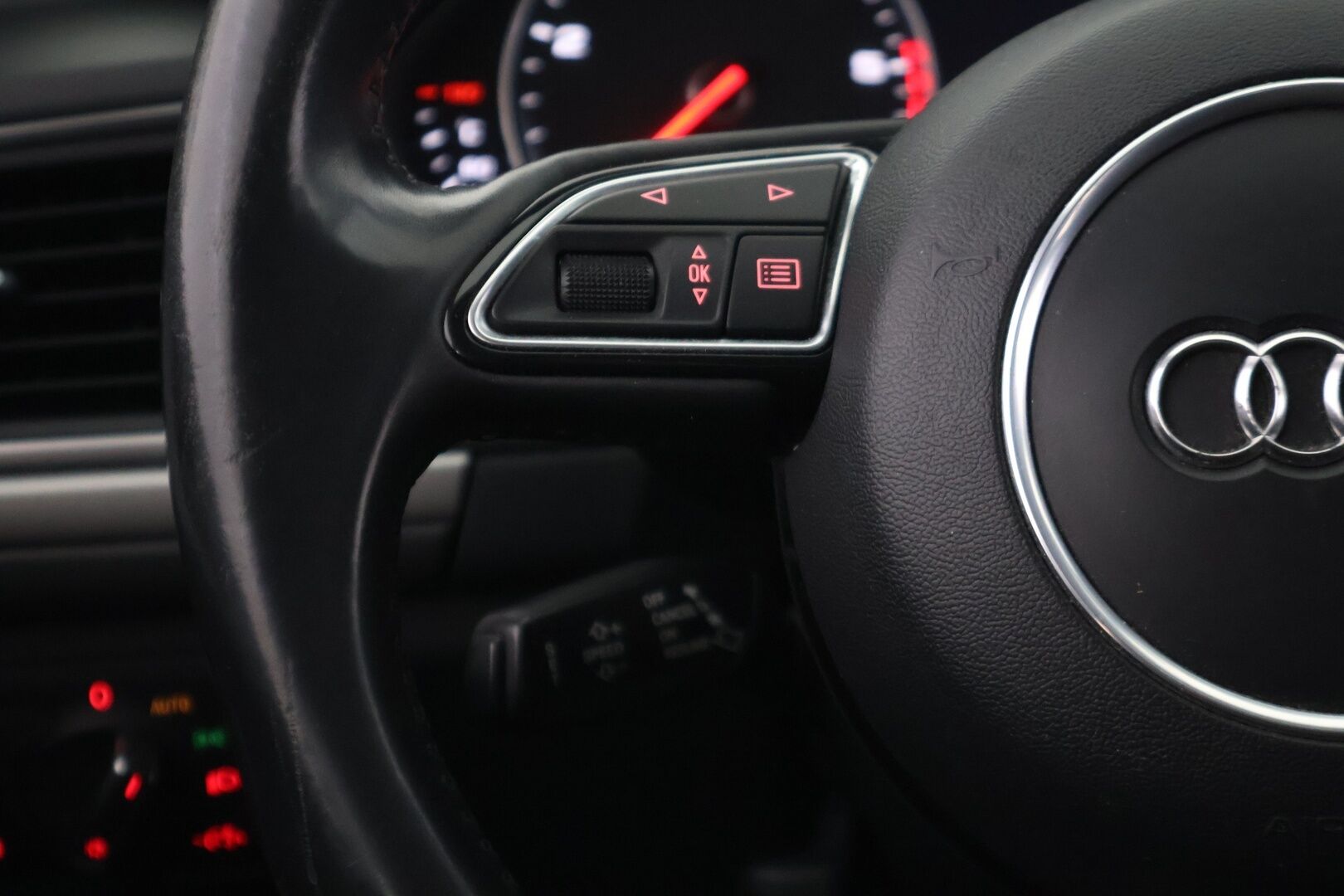 Audi A6 2013 Avant Business 2,0 TDI 130 kW Multitronic *Myydään Huutokaupat.com* - Kattavasti huollettu! / Jakohihna juuri vaihdettu! / Webasto puhelinohjauksella ja vetokoukku! / Sporttipenkit / Pysäköintitutkat 