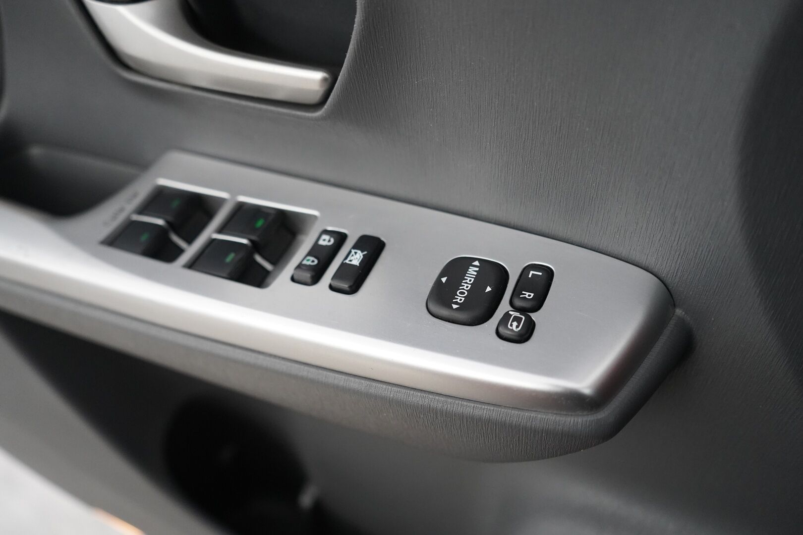 Toyota Prius+ 2012 Linea Sol 7p *Lohko / HUD / Kamera / Panorama / Vakkari* - KATSO TÄYSIN POIKKEUKSELLINEN HINTA! / Suomi-auto / Uusi tuulilasi / Säännölliset huollot / 2x renkaat sekä vanteet / Viimeisin huolto 10.2025