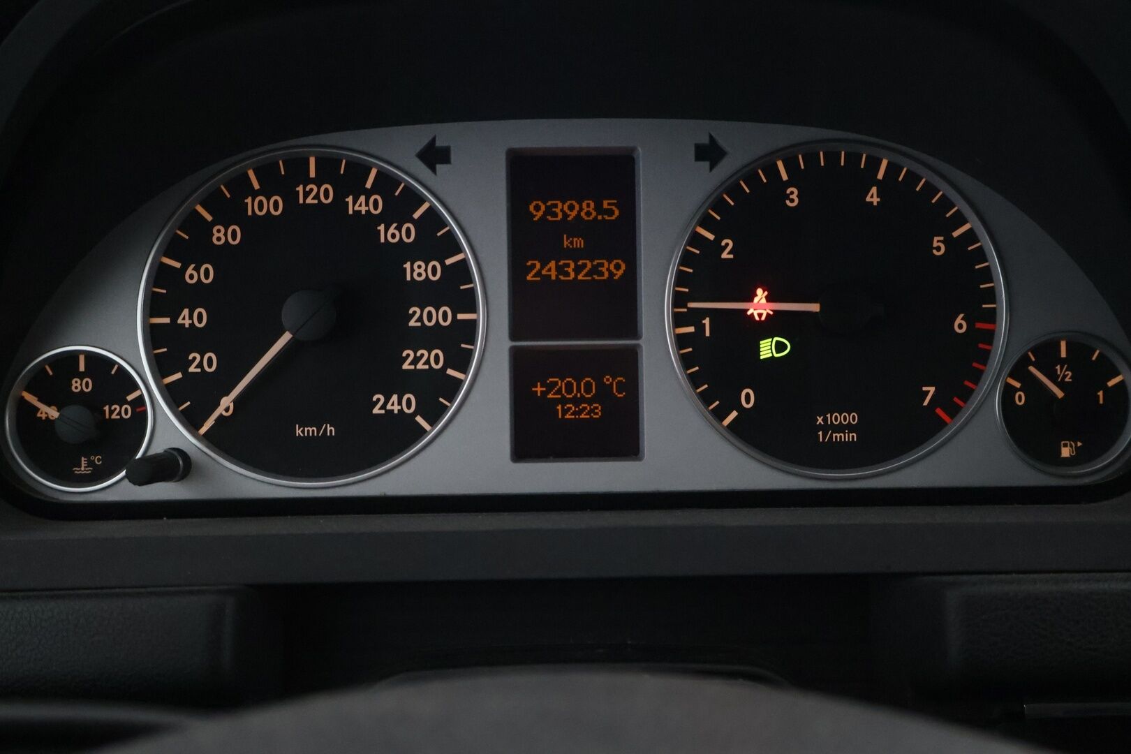 Mercedes-Benz B 2010 180 BE Business - Juuri saapunut | Lohkolämmitin | Vakkari | Penkinlämmitin | Kahdet renkaat | Tutkat | Suomi-auto | Siisti | Runsas huoltohistoria Veholla