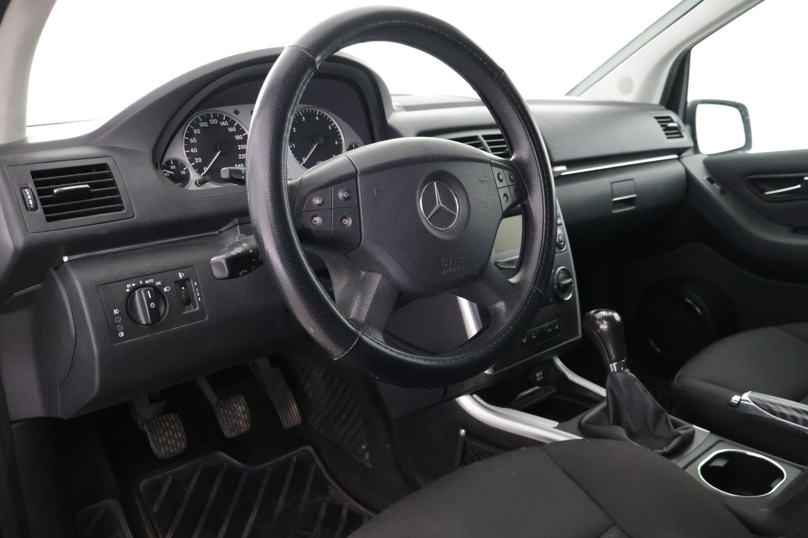 Mercedes-Benz B 2010 180 BE Business - Juuri saapunut | Lohkolämmitin | Vakkari | Penkinlämmitin | Kahdet renkaat | Tutkat | Suomi-auto | Siisti | Runsas huoltohistoria Veholla