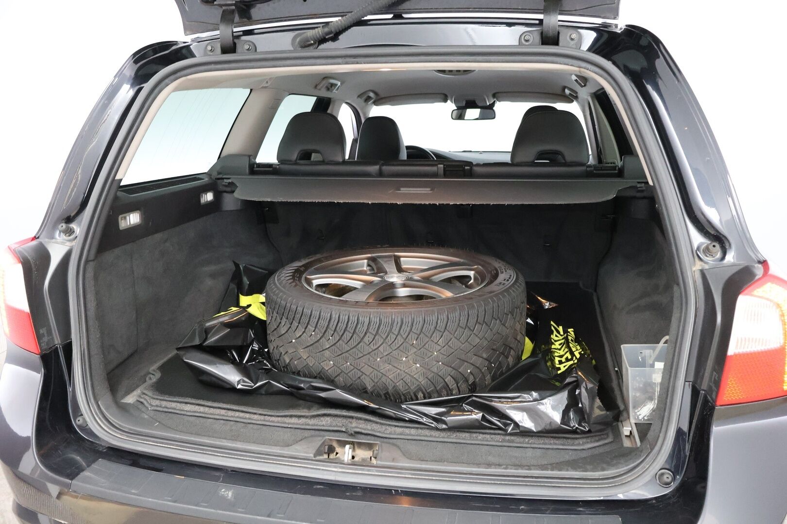 Volvo V70 2010 2,4D Summum aut - MYYDÄÄN HUUTOKAUPAT.COM!