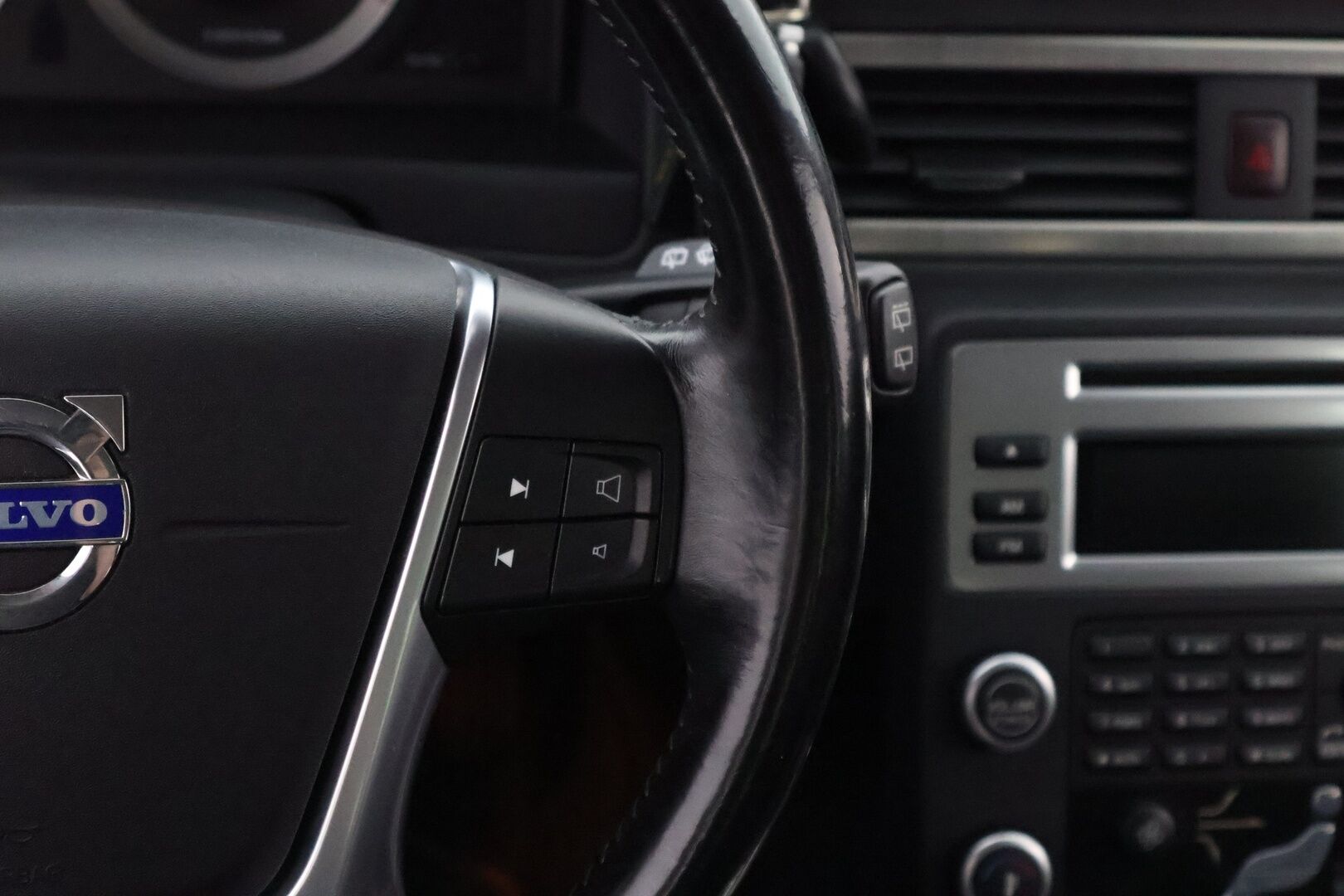 Volvo V70 2010 2,4D Summum aut - MYYDÄÄN HUUTOKAUPAT.COM!