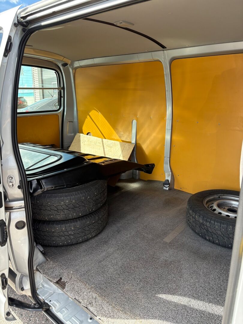 Toyota Hiace 2011 2,5 D-4D 95 4ov pitkä - 3OM Suomiauto | Vetokoukku | PowerHeat | Lohkolämmitin | Ilmastointi | Lähes virheetön yksilö | Timanttisessa kunnossa | Jakopää tehty!