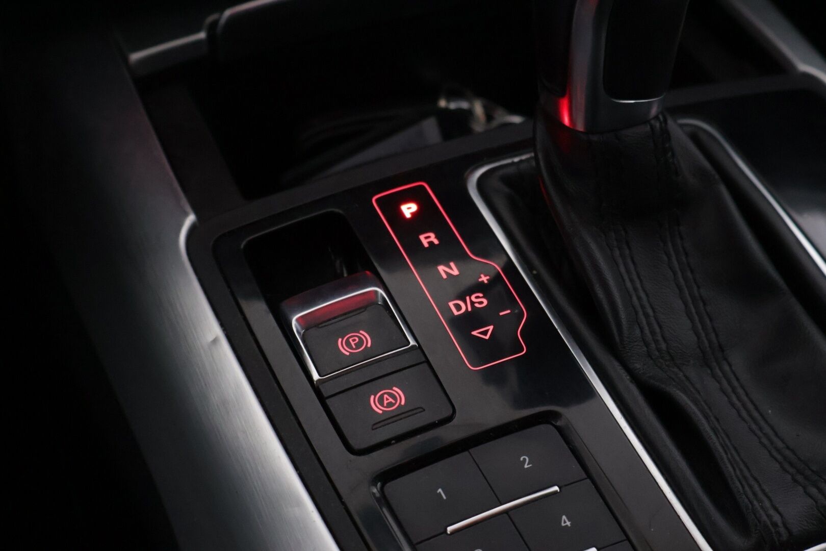 Audi A7 2011 3,0 V6 TDI quattro S tronic Start-Stop - Myydään huutokaupat.com - - | Bi-xenon | Webasto | Nahkasisusta | Navi | Muistipenkit | 