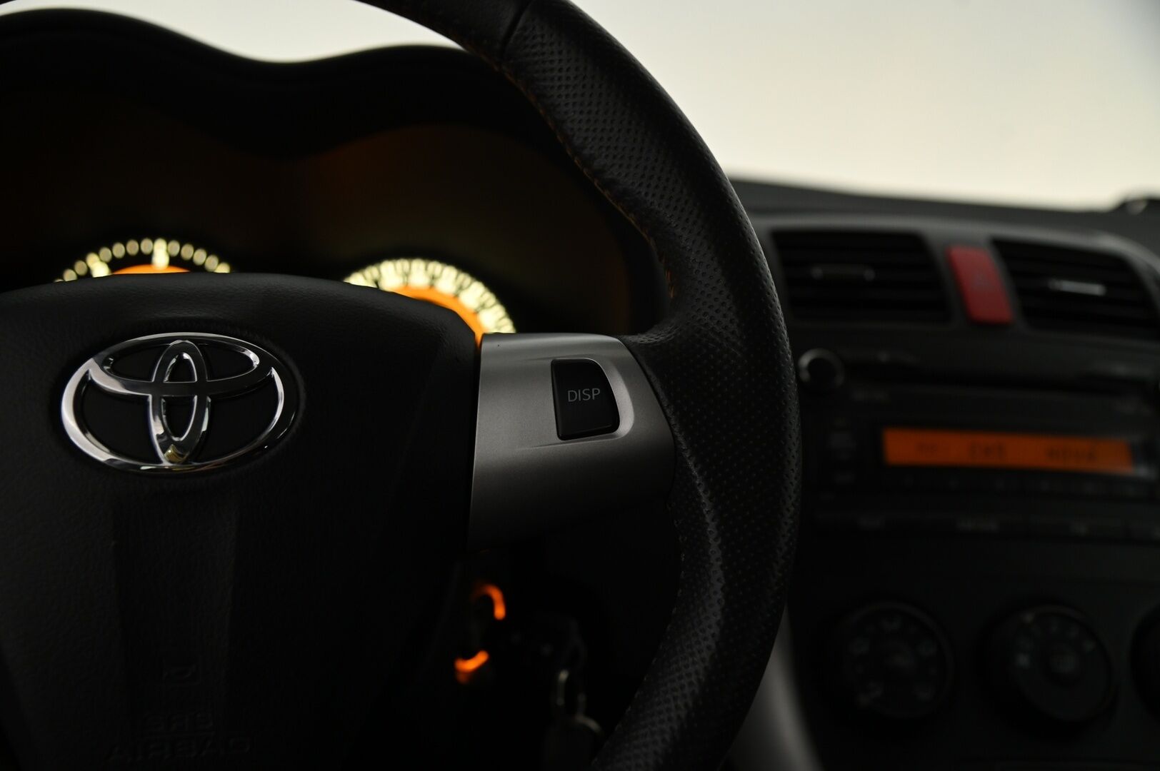 Toyota Auris 2010 1,4 D-4D DPF Linea Terra 5ov *Lohkolämmitin / 2 renkaat / Vetokoukku* - Myydään huutokaupat.com
