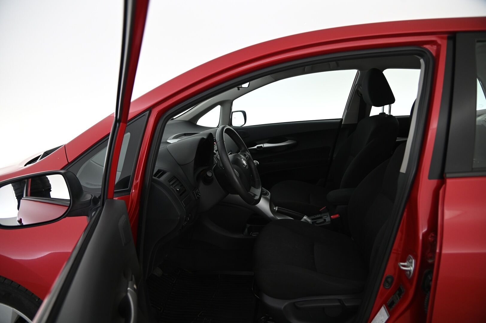 Toyota Auris 2010 1,4 D-4D DPF Linea Terra 5ov *Lohkolämmitin / 2 renkaat / Vetokoukku* - Myydään huutokaupat.com