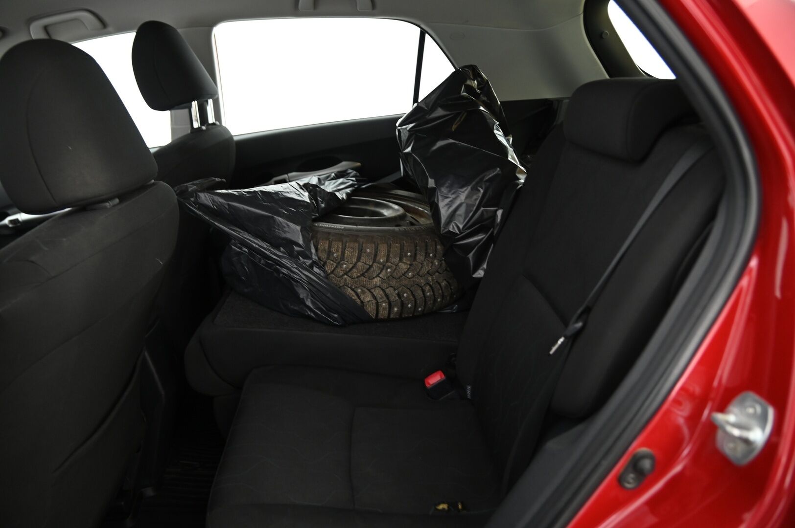 Toyota Auris 2010 1,4 D-4D DPF Linea Terra 5ov *Lohkolämmitin / 2 renkaat / Vetokoukku* - Myydään huutokaupat.com