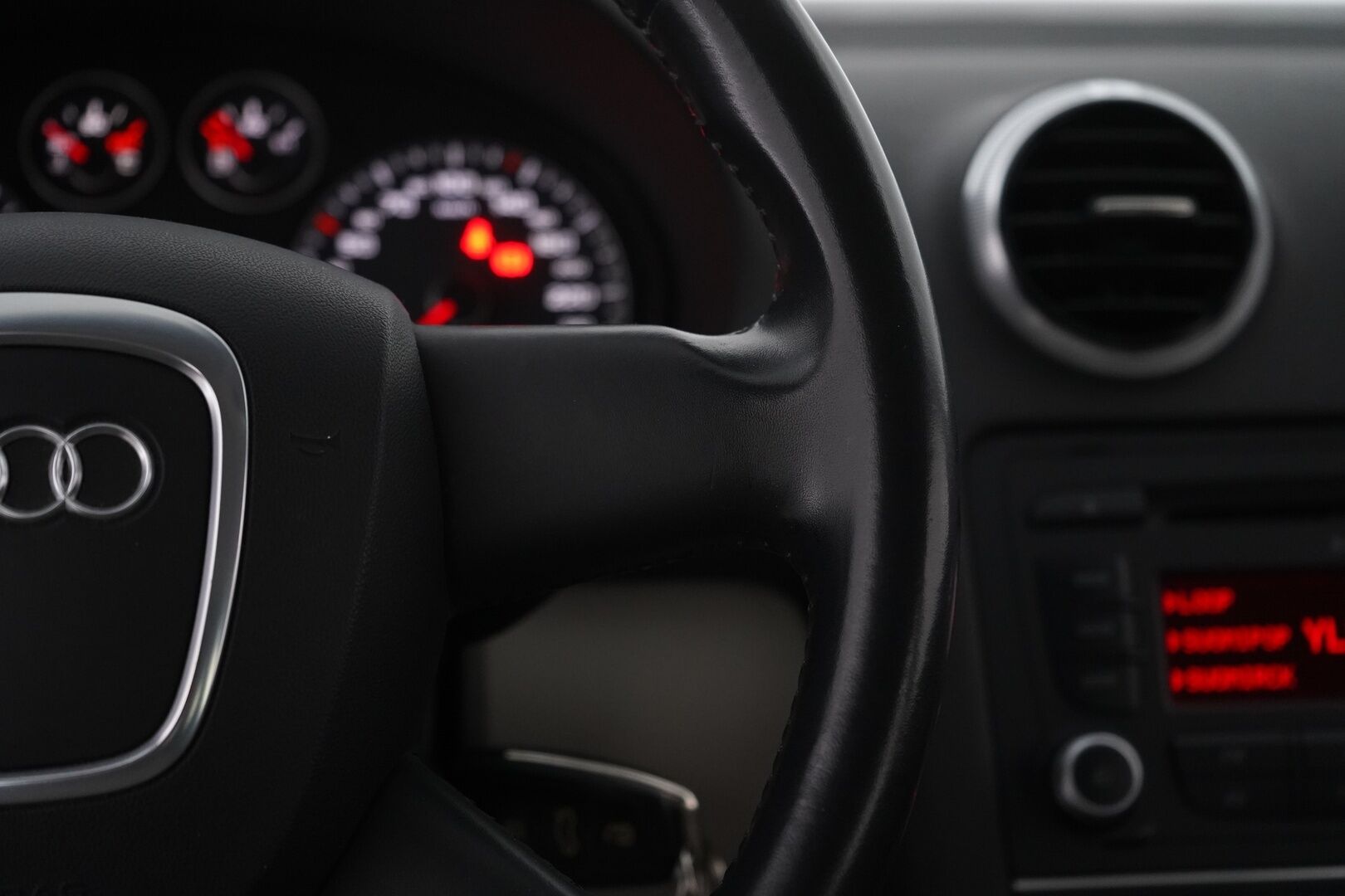 Audi A3 2010 * MYYDÄÄN HUUTOKAUPAT.COM *