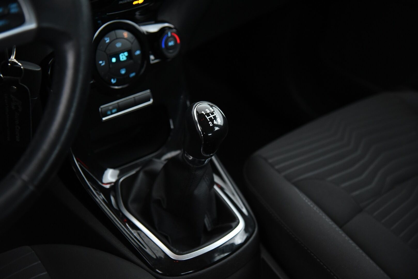 Ford Fiesta 2013 1,0 80hv Start/Stop Titanium M5 5-ovinen / Suomi-auto / Vakkari / lämmitettävä tuulilasi - 2x renkaat / Huoltokirja