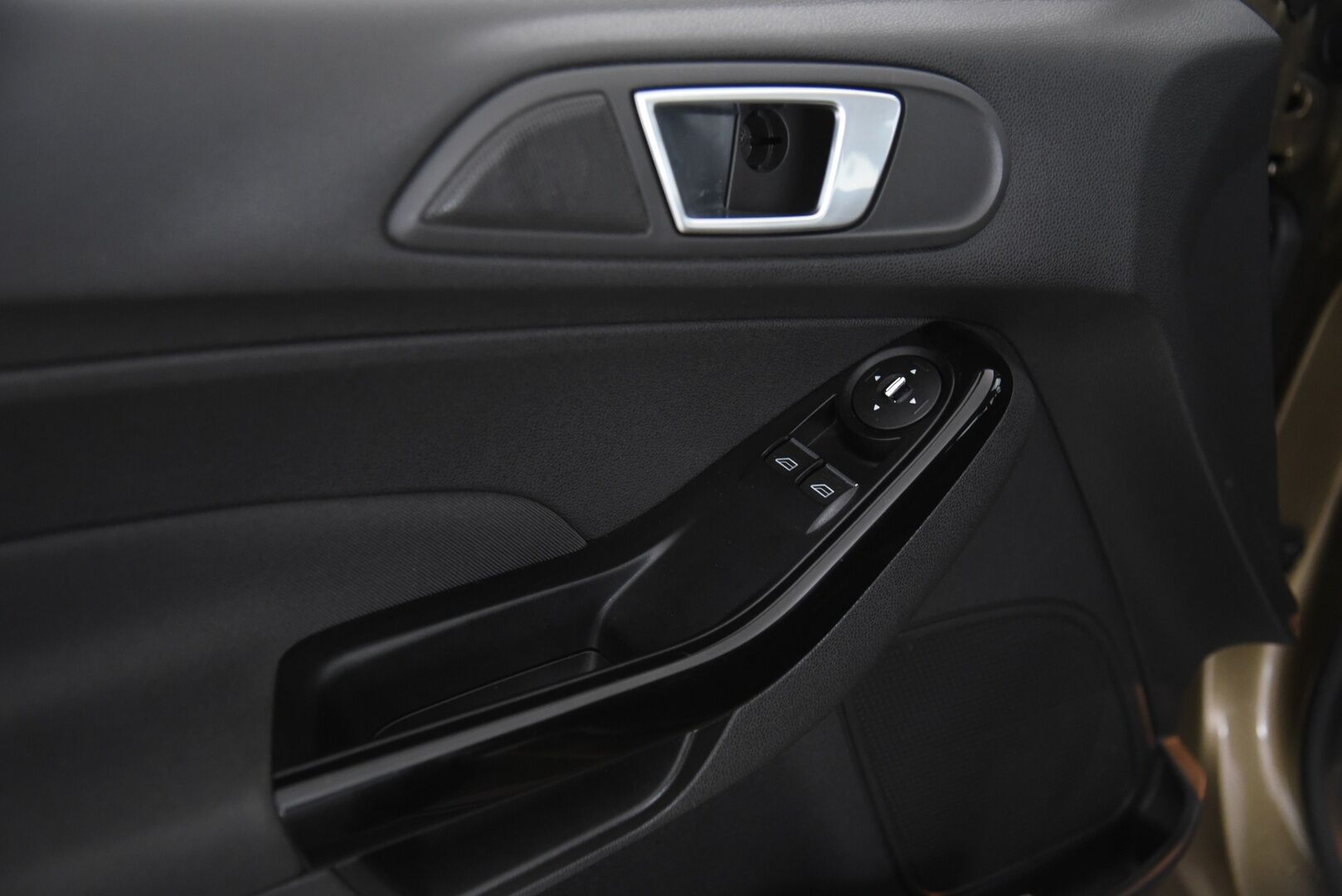 Ford Fiesta 2013 1,0 80hv Start/Stop Titanium M5 5-ovinen / Suomi-auto / Vakkari / lämmitettävä tuulilasi - 2x renkaat / Huoltokirja