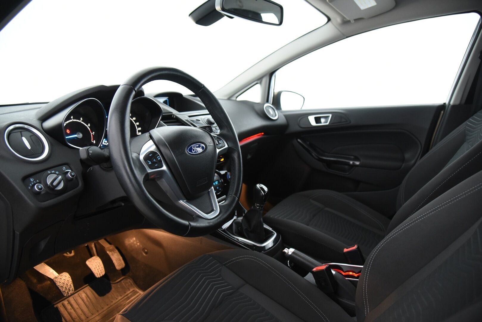 Ford Fiesta 2013 1,0 80hv Start/Stop Titanium M5 5-ovinen / Suomi-auto / Vakkari / lämmitettävä tuulilasi - 2x renkaat / Huoltokirja