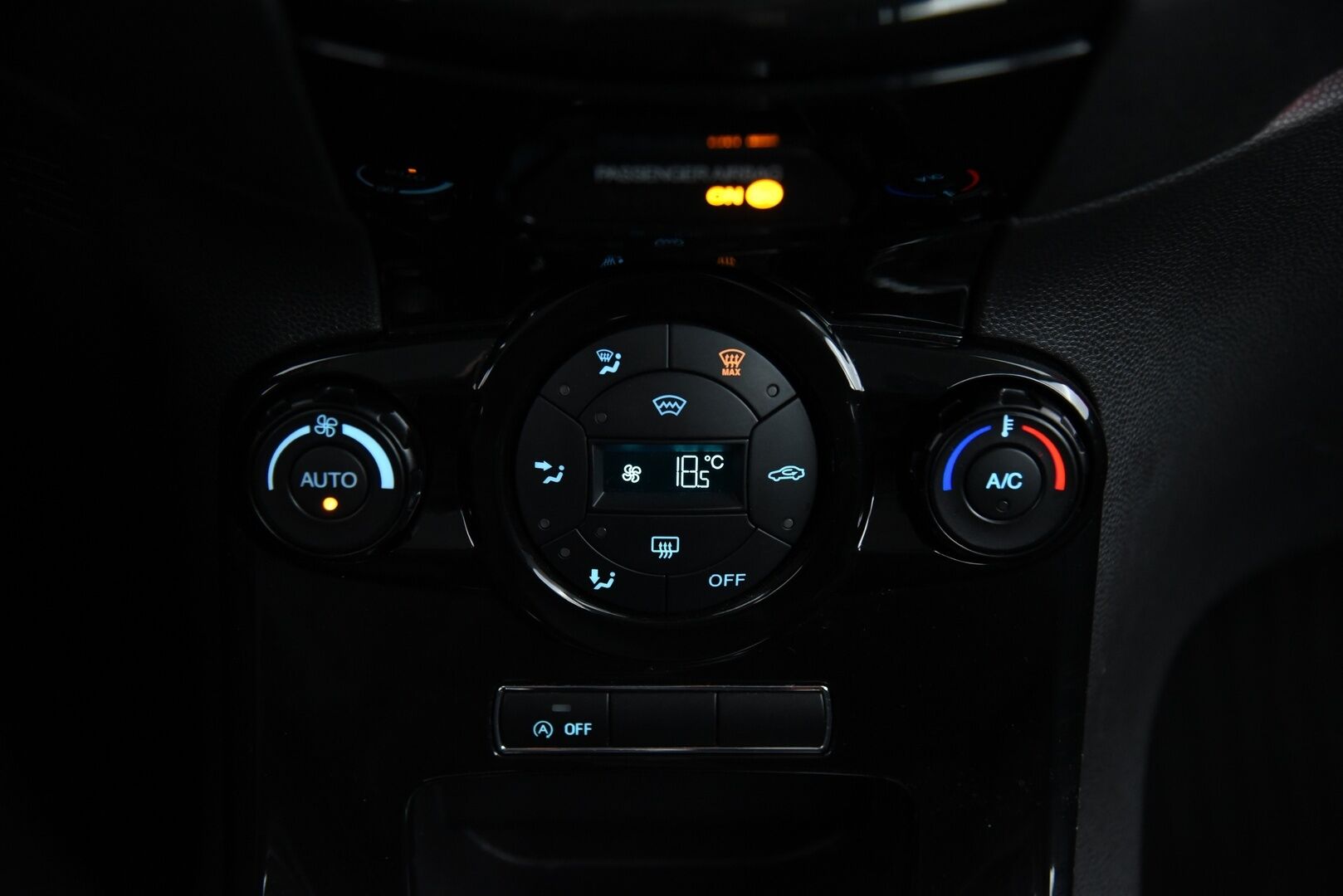 Ford Fiesta 2013 1,0 80hv Start/Stop Titanium M5 5-ovinen / Suomi-auto / Vakkari / lämmitettävä tuulilasi - 2x renkaat / Huoltokirja