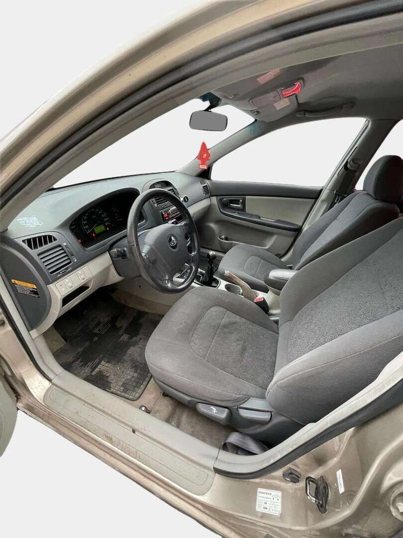 Kia Cerato 2006 5D CERATO MPV 1.6*  - YritysOutlet - Myydään vain yrityksille / Lohkolämmitin sisäpistokkeella / Jälkiasennettu Radio * - * Tämä auto myydään YritysOutlet -valikoimasta vain yritykselle*