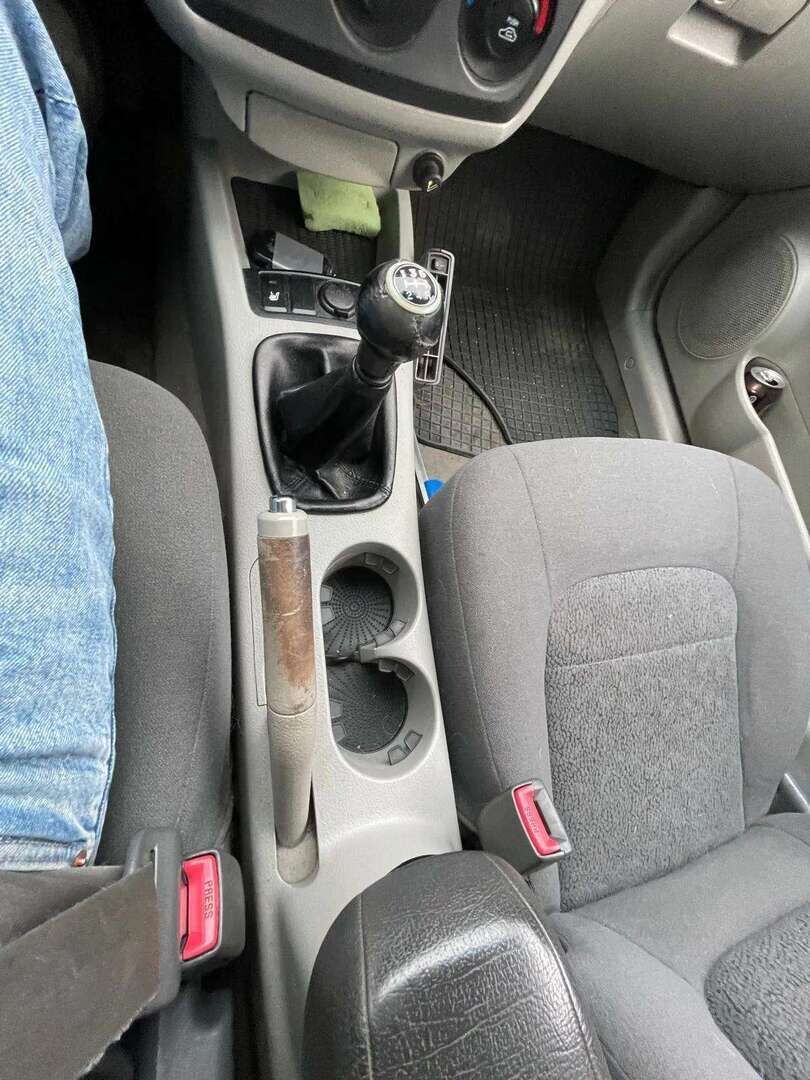 Kia Cerato 2006 5D CERATO MPV 1.6*  - YritysOutlet - Myydään vain yrityksille / Lohkolämmitin sisäpistokkeella / Jälkiasennettu Radio * - * Tämä auto myydään YritysOutlet -valikoimasta vain yritykselle*