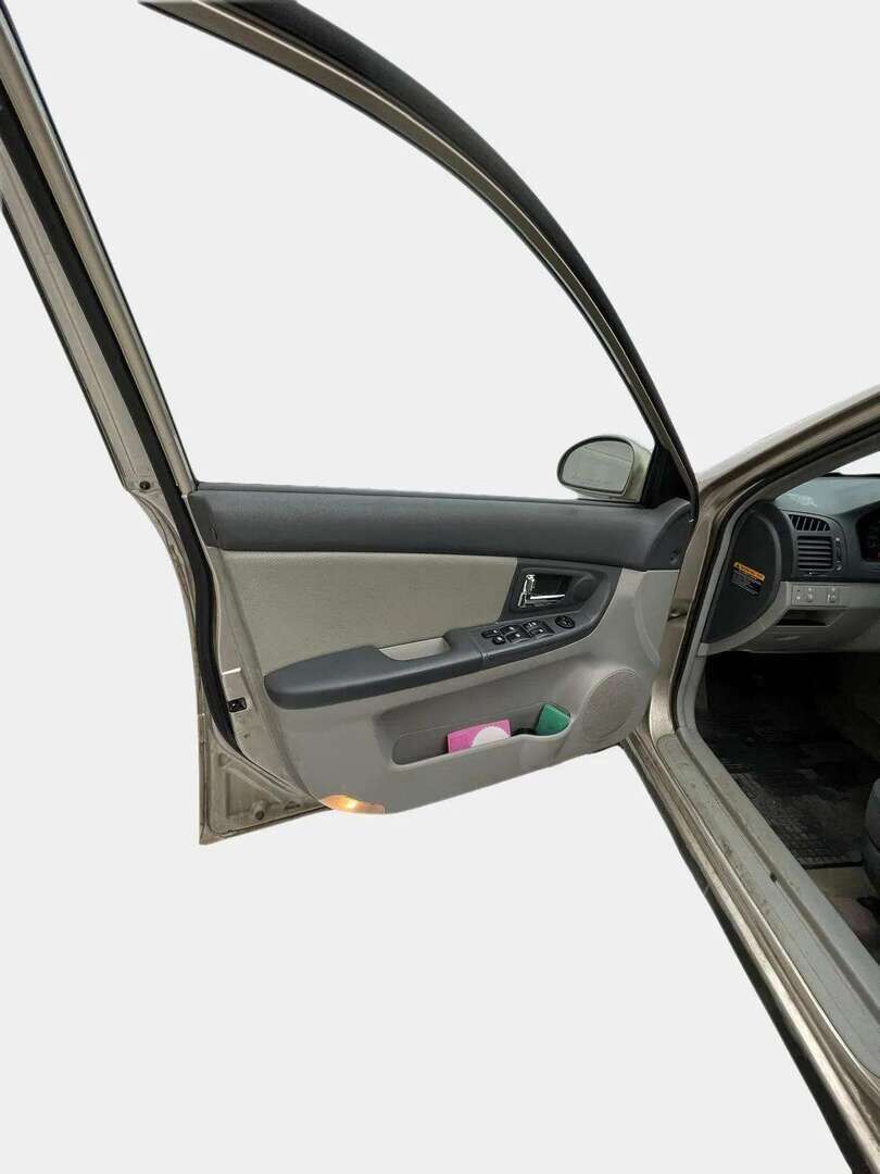 Kia Cerato 2006 5D CERATO MPV 1.6*  - YritysOutlet - Myydään vain yrityksille / Lohkolämmitin sisäpistokkeella / Jälkiasennettu Radio * - * Tämä auto myydään YritysOutlet -valikoimasta vain yritykselle*