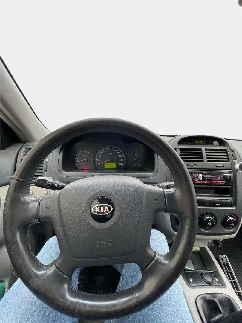 Kia Cerato 2006 5D CERATO MPV 1.6*  - YritysOutlet - Myydään vain yrityksille / Lohkolämmitin sisäpistokkeella / Jälkiasennettu Radio * - * Tämä auto myydään YritysOutlet -valikoimasta vain yritykselle*