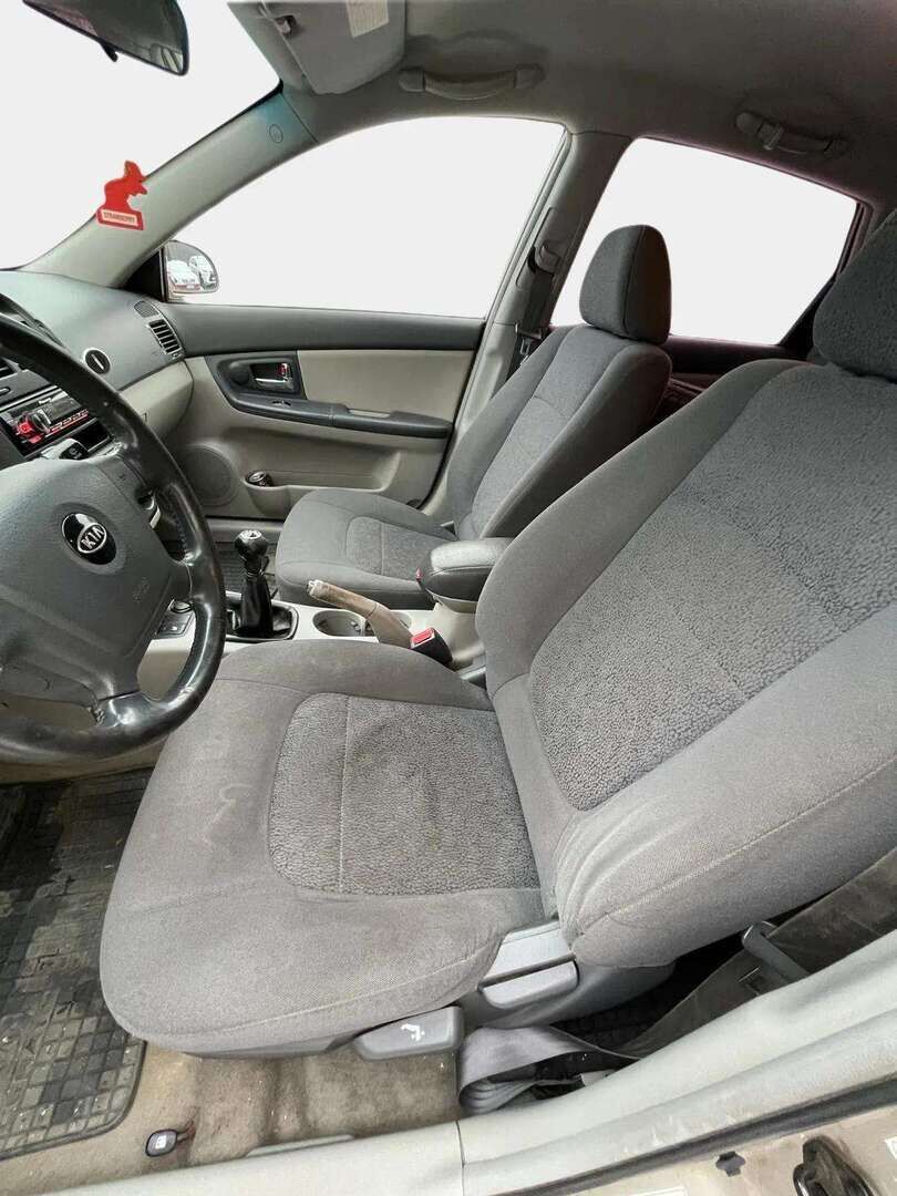 Kia Cerato 2006 5D CERATO MPV 1.6*  - YritysOutlet - Myydään vain yrityksille / Lohkolämmitin sisäpistokkeella / Jälkiasennettu Radio * - * Tämä auto myydään YritysOutlet -valikoimasta vain yritykselle*