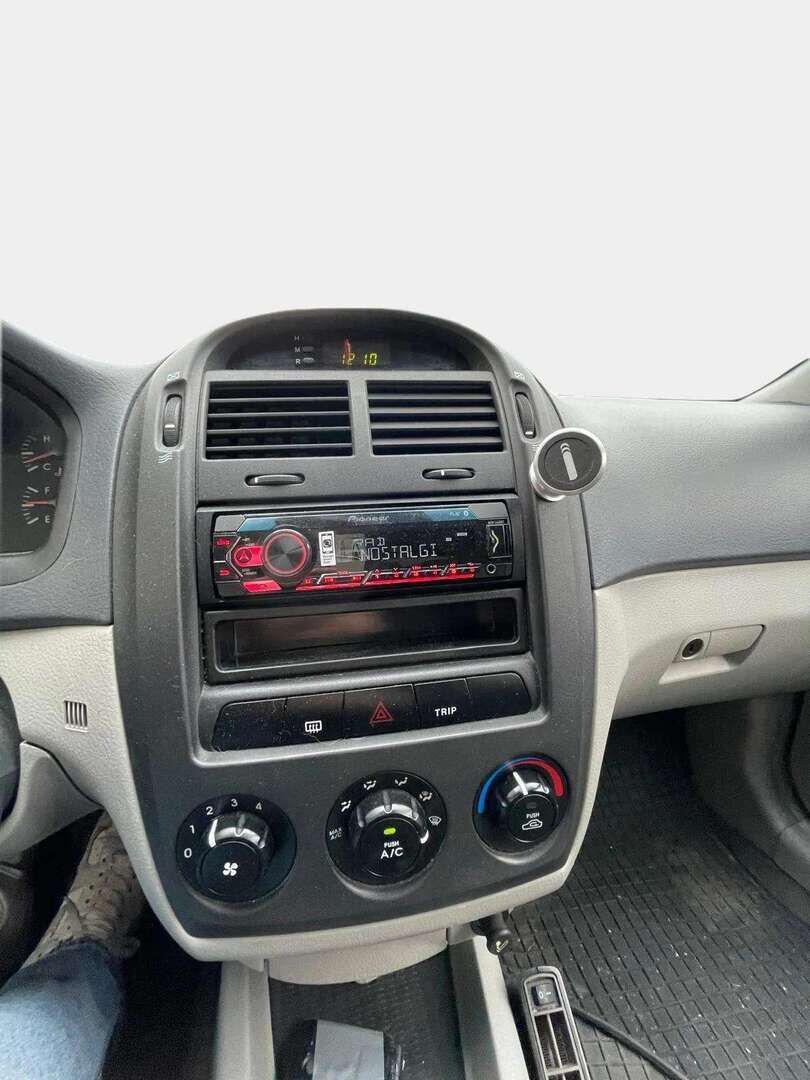 Kia Cerato 2006 5D CERATO MPV 1.6*  - YritysOutlet - Myydään vain yrityksille / Lohkolämmitin sisäpistokkeella / Jälkiasennettu Radio * - * Tämä auto myydään YritysOutlet -valikoimasta vain yritykselle*