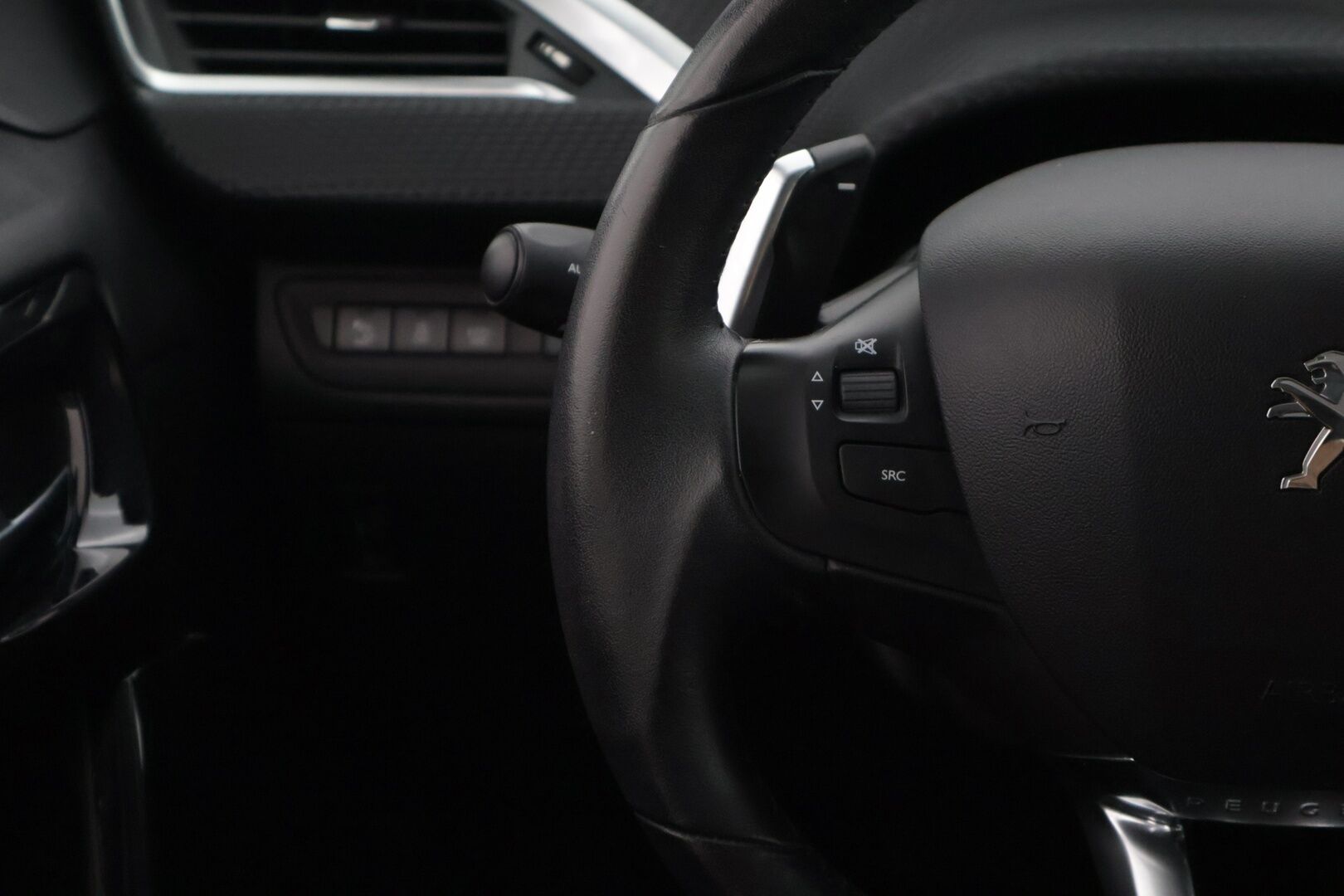 Peugeot 208 2016 Style VTi 82 5-ov ETG Automaatti * Suomi-Auto / Vakionopeudensäädin / Bluetooth / P-tutka takana * - * Todella tyylikäs Suomi-auto / Hyvällä pidolla *