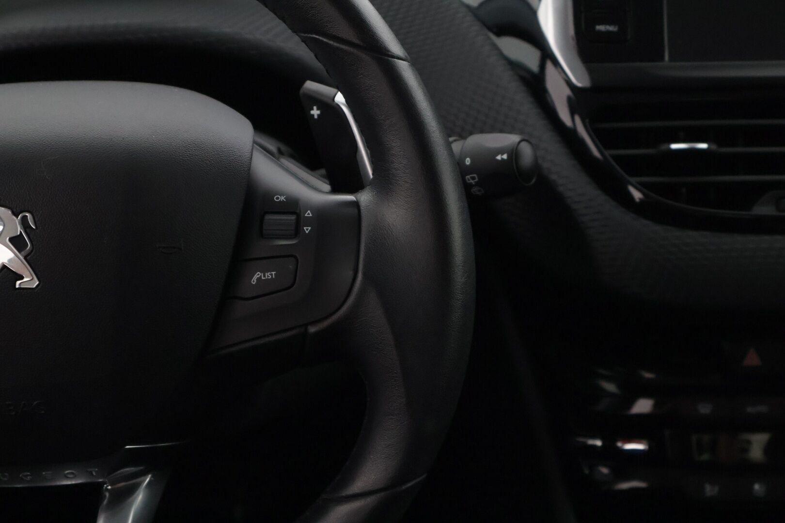 Peugeot 208 2016 Style VTi 82 5-ov ETG Automaatti * Suomi-Auto / Vakionopeudensäädin / Bluetooth / P-tutka takana * - * Todella tyylikäs Suomi-auto / Hyvällä pidolla *