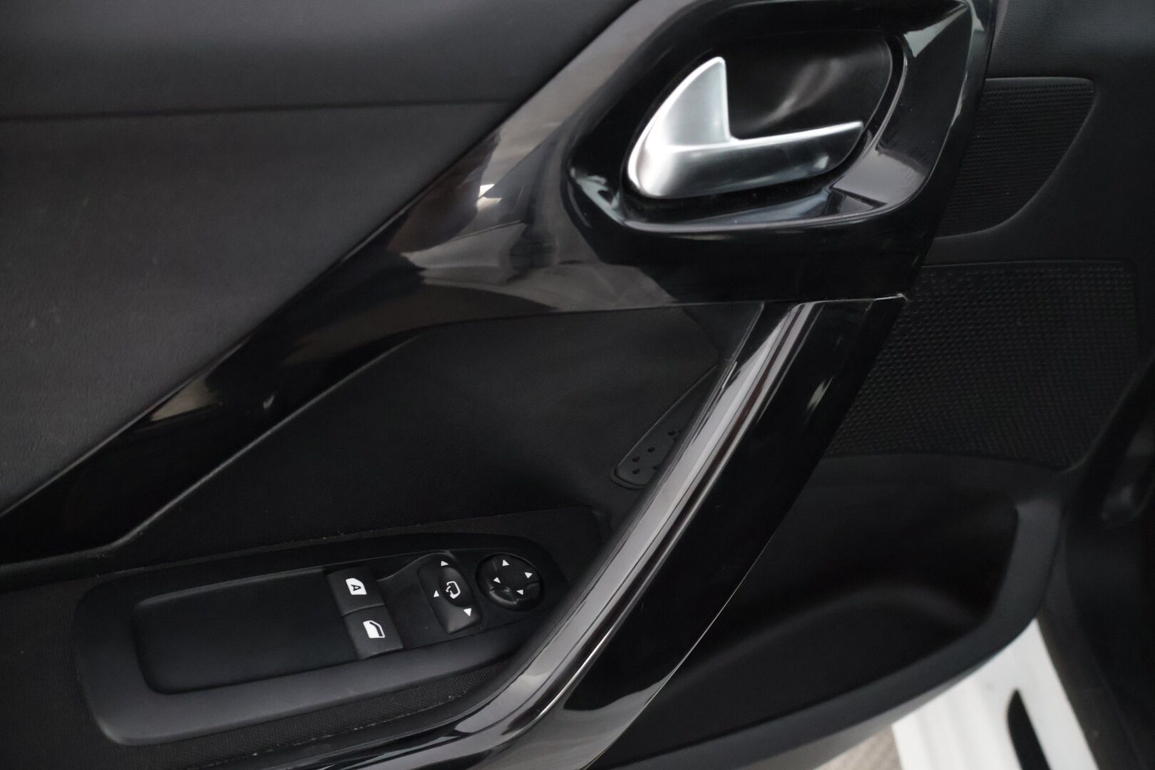 Peugeot 208 2016 Style VTi 82 5-ov ETG Automaatti * Suomi-Auto / Vakionopeudensäädin / Bluetooth / P-tutka takana * - * Todella tyylikäs Suomi-auto / Hyvällä pidolla *