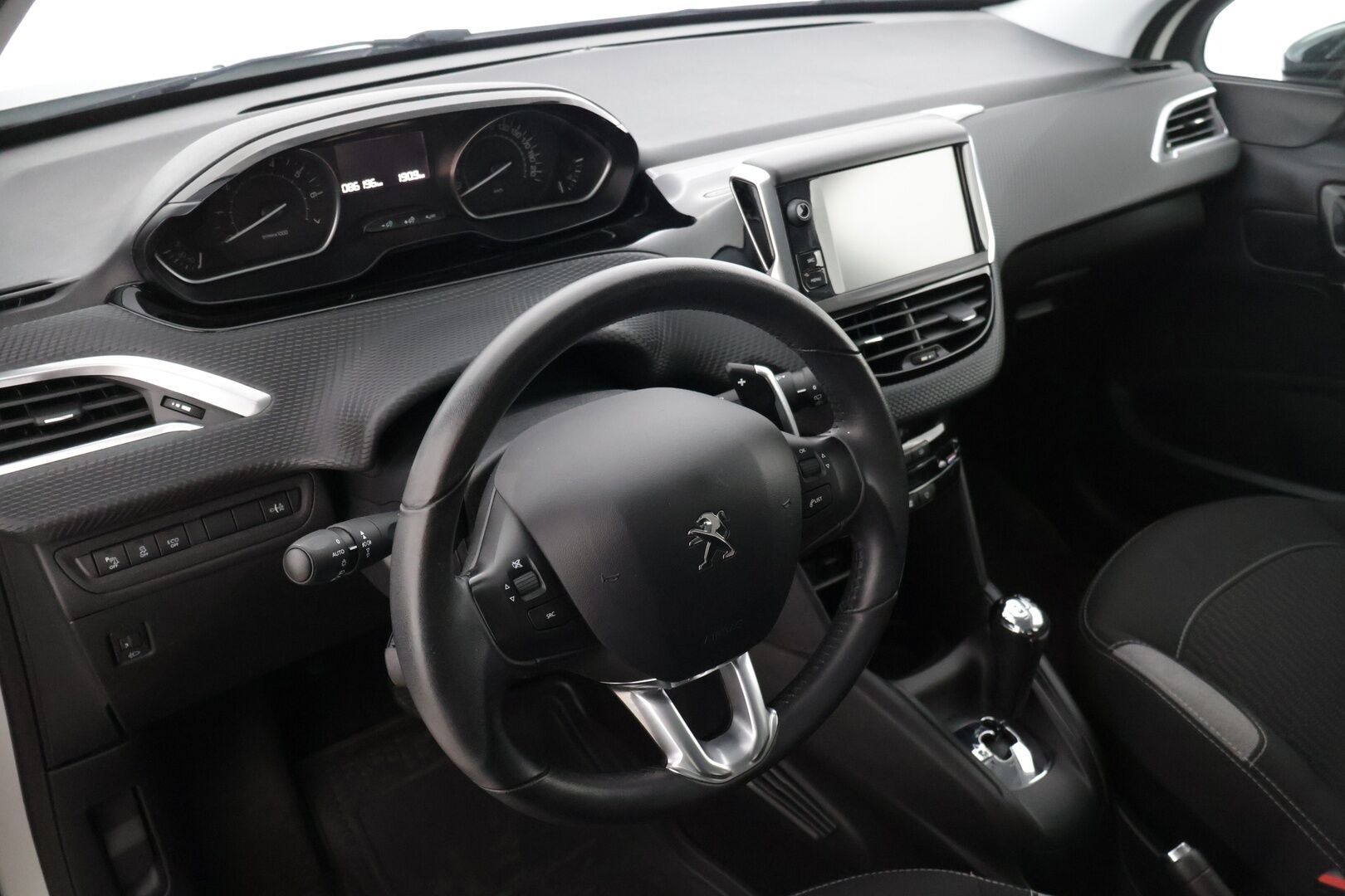 Peugeot 208 2016 Style VTi 82 5-ov ETG Automaatti * Suomi-Auto / Vakionopeudensäädin / Bluetooth / P-tutka takana * - * Todella tyylikäs Suomi-auto / Hyvällä pidolla *