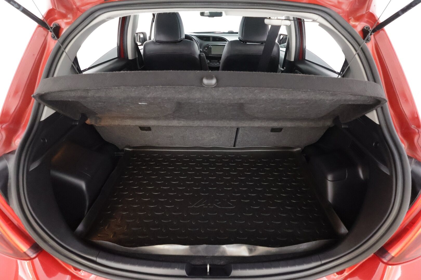 Toyota Yaris 2016 1,5 Hybrid Premium Business * Vakkari / Lasikatto / Kaistavahti / Puolinahat / P.kamera / Lohko+Sisä / Navi / Keyless * - Suomi-auto / Huippuvarusteet - HULLUT AVAJAISHULINAT KORKOTARJOUS 3,29 %