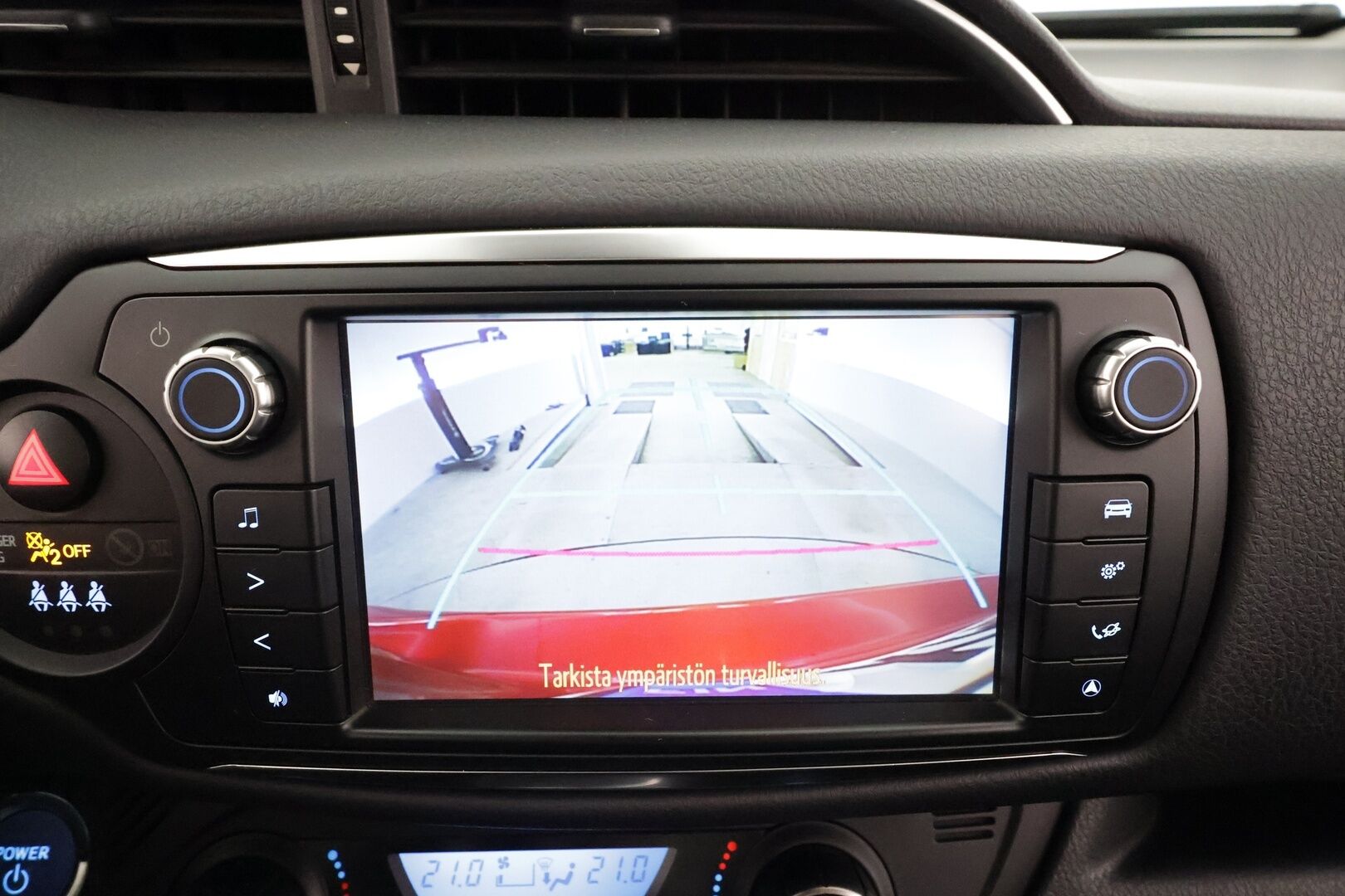 Toyota Yaris 2016 1,5 Hybrid Premium Business * Vakkari / Lasikatto / Kaistavahti / Puolinahat / P.kamera / Lohko+Sisä / Navi / Keyless * - Suomi-auto / Huippuvarusteet - HULLUT AVAJAISHULINAT KORKOTARJOUS 3,29 %