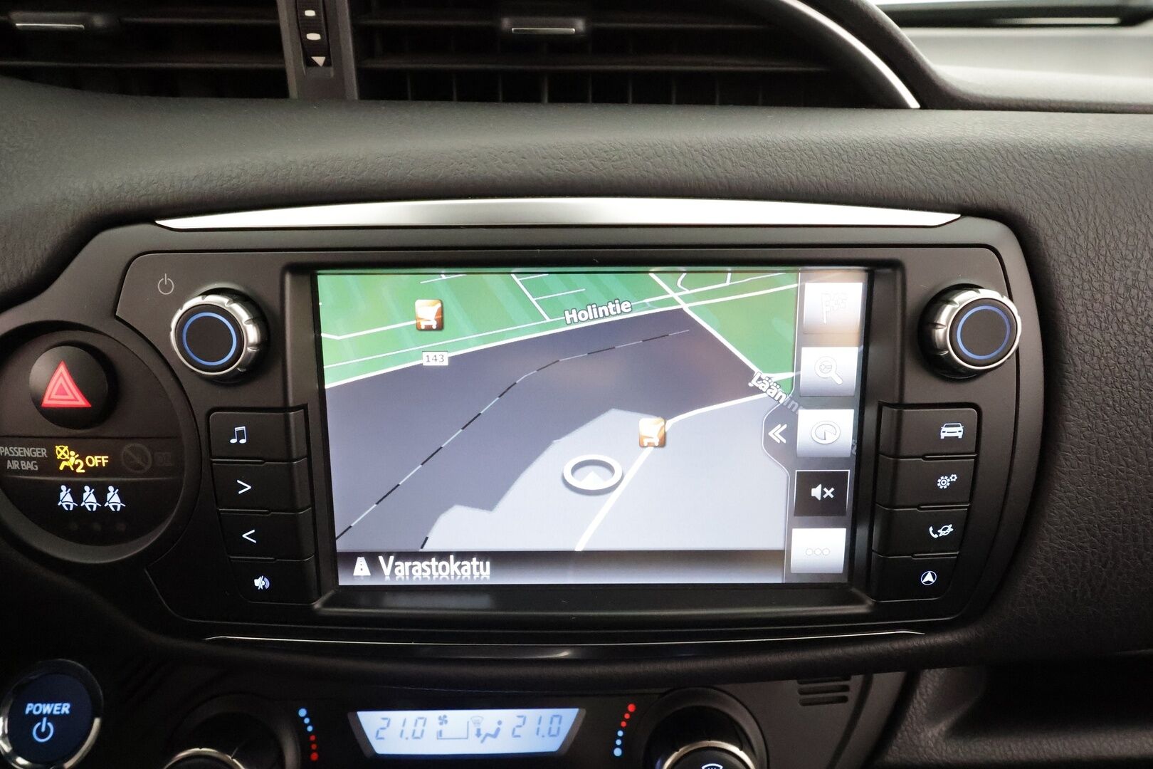 Toyota Yaris 2016 1,5 Hybrid Premium Business * Vakkari / Lasikatto / Kaistavahti / Puolinahat / P.kamera / Lohko+Sisä / Navi / Keyless * - Suomi-auto / Huippuvarusteet - HULLUT AVAJAISHULINAT KORKOTARJOUS 3,29 %