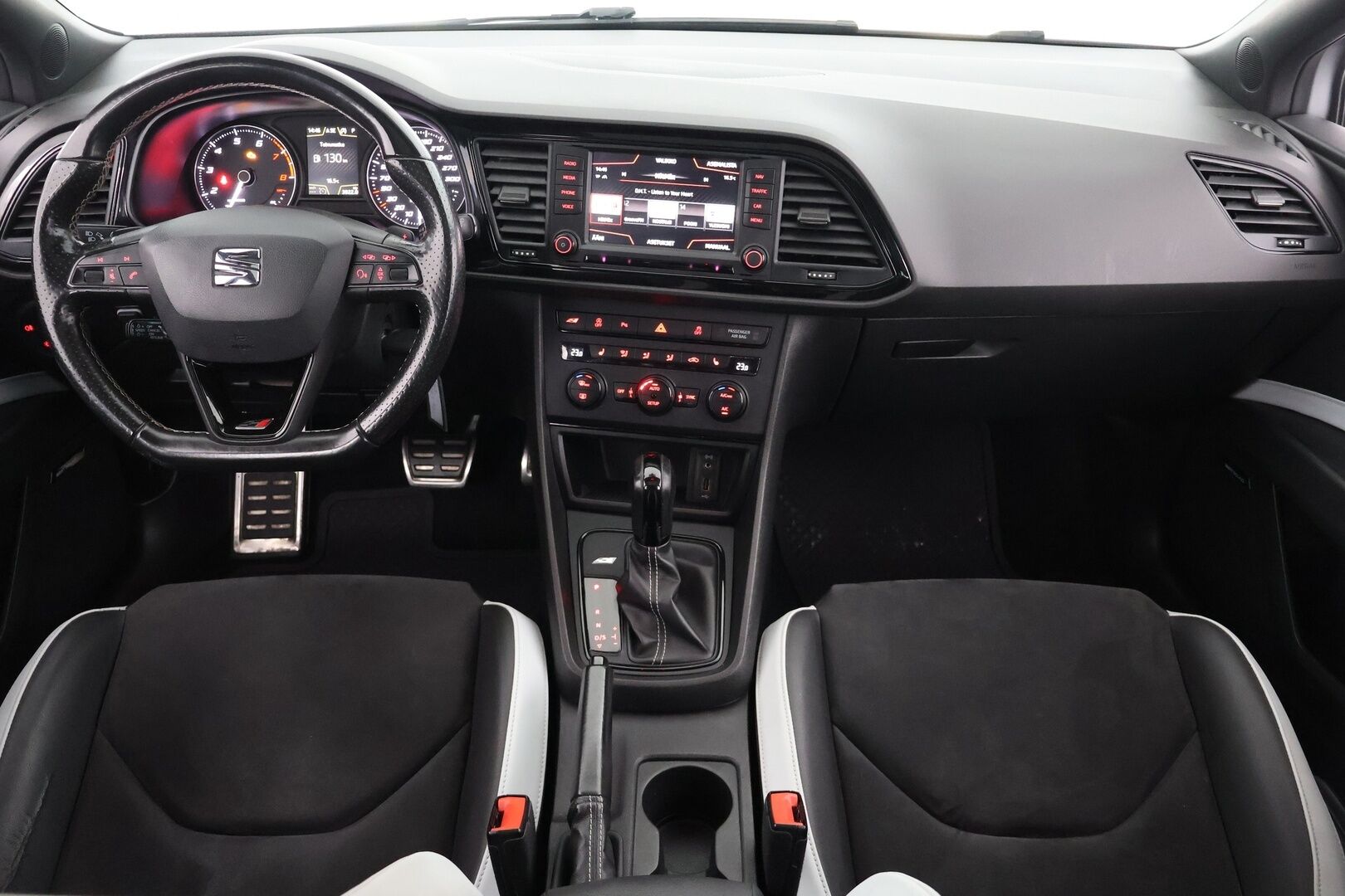 Seat Leon 2017 2,0 TSI 290 Cupra DSG | Adapt. vak | Downpipe | Kattoluukku - – Tämä auto myydään YritysOutlet -valikoimasta vain yritykselle