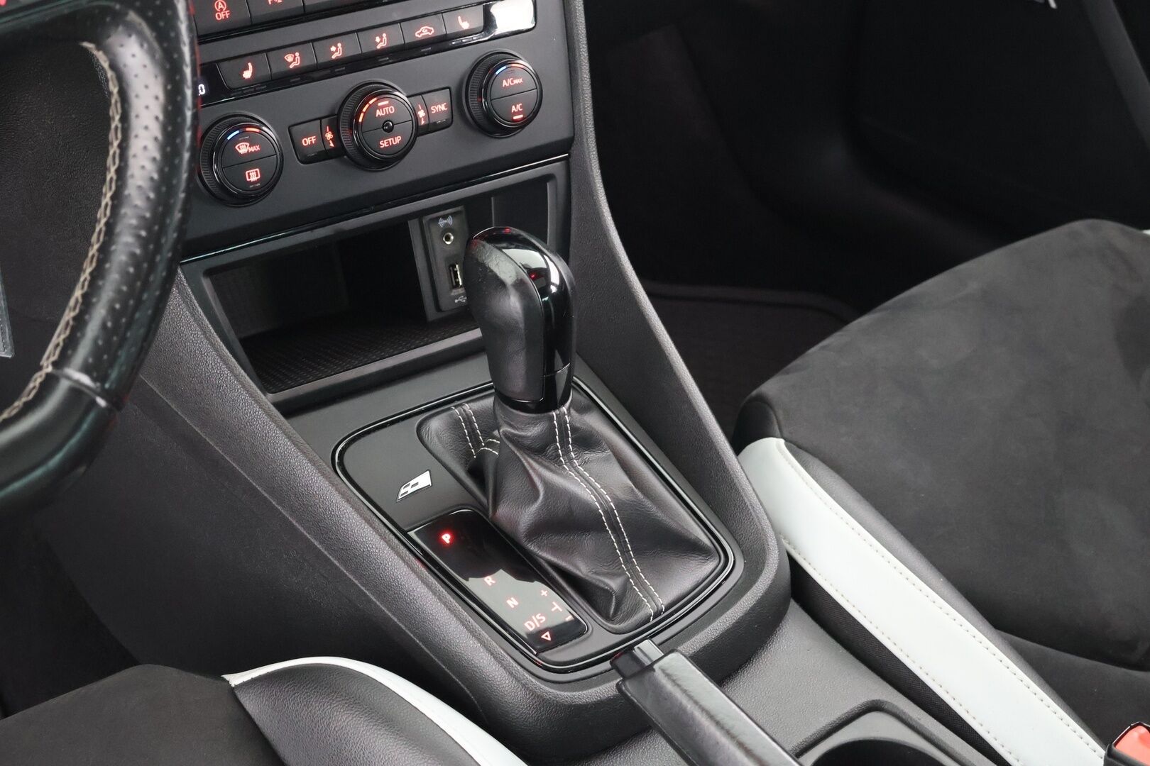 Seat Leon 2017 2,0 TSI 290 Cupra DSG | Adapt. vak | Downpipe | Kattoluukku - – Tämä auto myydään YritysOutlet -valikoimasta vain yritykselle