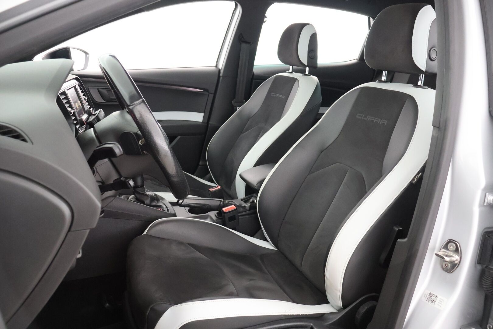 Seat Leon 2017 2,0 TSI 290 Cupra DSG | Adapt. vak | Downpipe | Kattoluukku - – Tämä auto myydään YritysOutlet -valikoimasta vain yritykselle