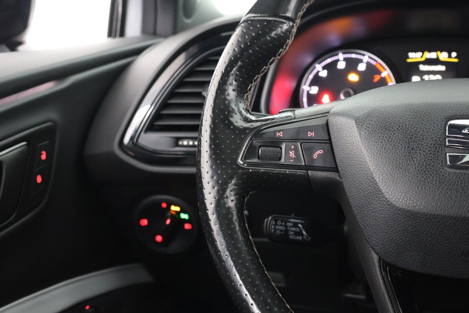 Seat Leon 2017 2,0 TSI 290 Cupra DSG | Adapt. vak | Downpipe | Kattoluukku - – Tämä auto myydään YritysOutlet -valikoimasta vain yritykselle