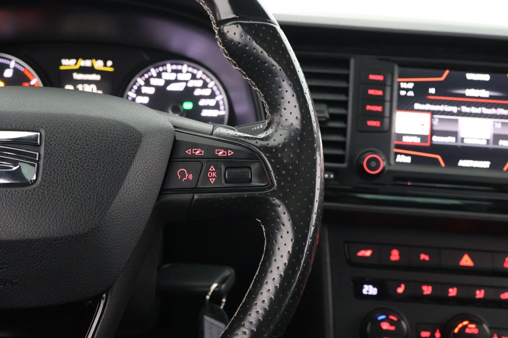 Seat Leon 2017 2,0 TSI 290 Cupra DSG | Adapt. vak | Downpipe | Kattoluukku - – Tämä auto myydään YritysOutlet -valikoimasta vain yritykselle