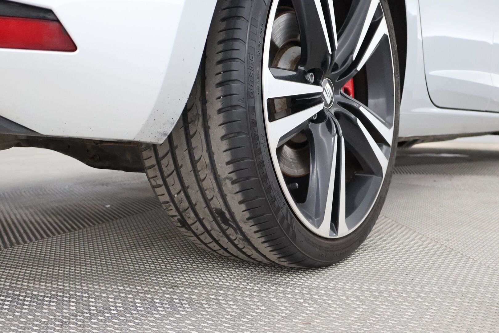 Seat Leon 2017 2,0 TSI 290 Cupra DSG | Adapt. vak | Downpipe | Kattoluukku - – Tämä auto myydään YritysOutlet -valikoimasta vain yritykselle