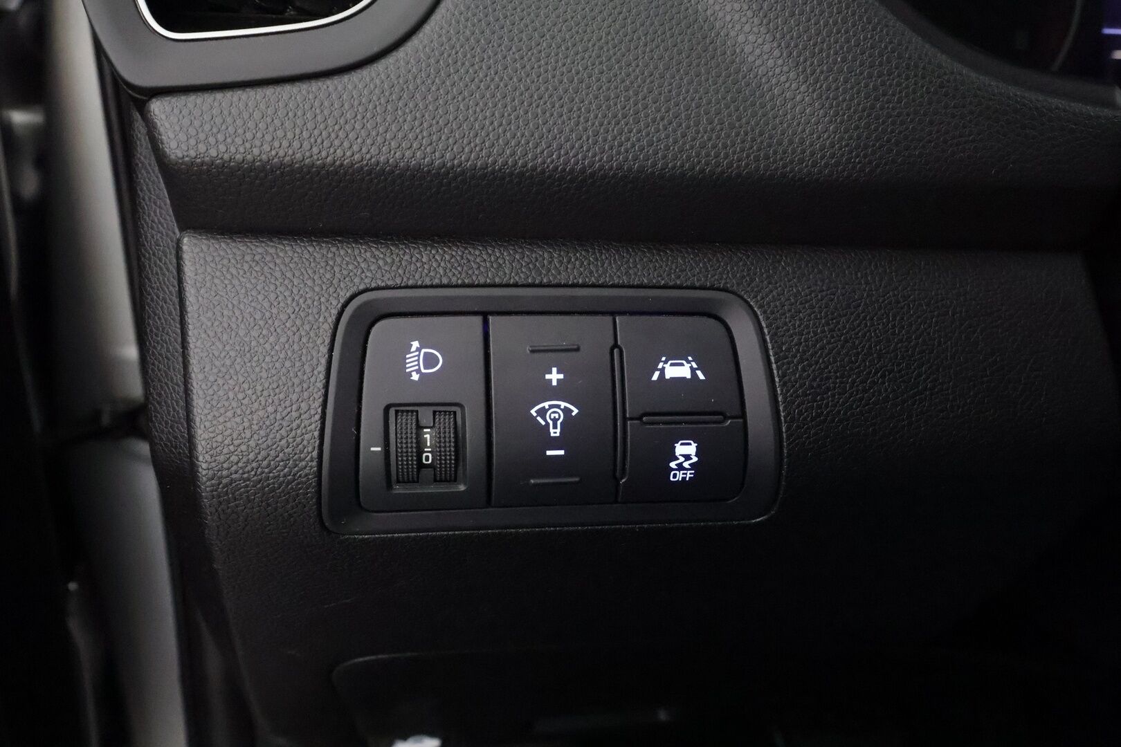 Hyundai i20 Hatchback 2019 1,0 T-GDI 100 hv 7-DCT Comfort W * Sisätilanlämmitin / P.kamera / Kaistavahti / Ratinlämmitys / Apple&Android * - 1-om Suomi-auto / Kahdet renkaat / Merkkihuollot