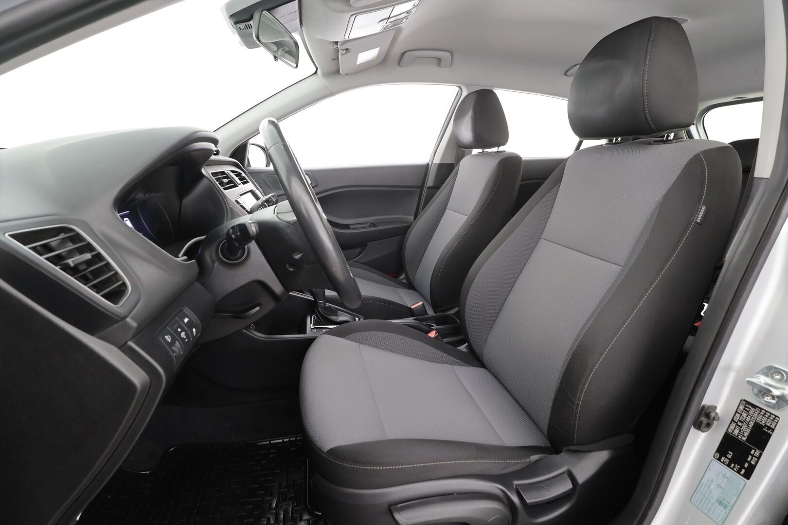 Hyundai i20 Hatchback 2019 1,0 T-GDI 100 hv 7-DCT Comfort W * Sisätilanlämmitin / P.kamera / Kaistavahti / Ratinlämmitys / Apple&Android * - 1-om Suomi-auto / Kahdet renkaat / Merkkihuollot