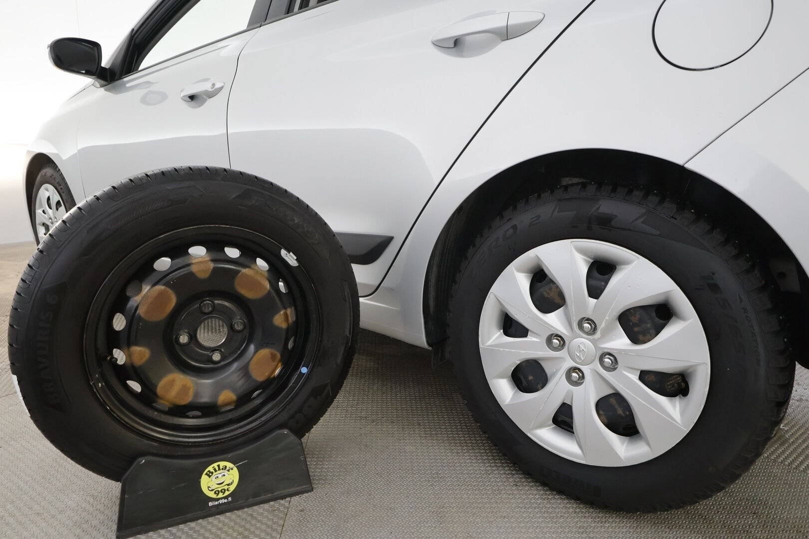 Hyundai i20 Hatchback 2019 1,0 T-GDI 100 hv 7-DCT Comfort W * Sisätilanlämmitin / P.kamera / Kaistavahti / Ratinlämmitys / Apple&Android * - 1-om Suomi-auto / Kahdet renkaat / Merkkihuollot