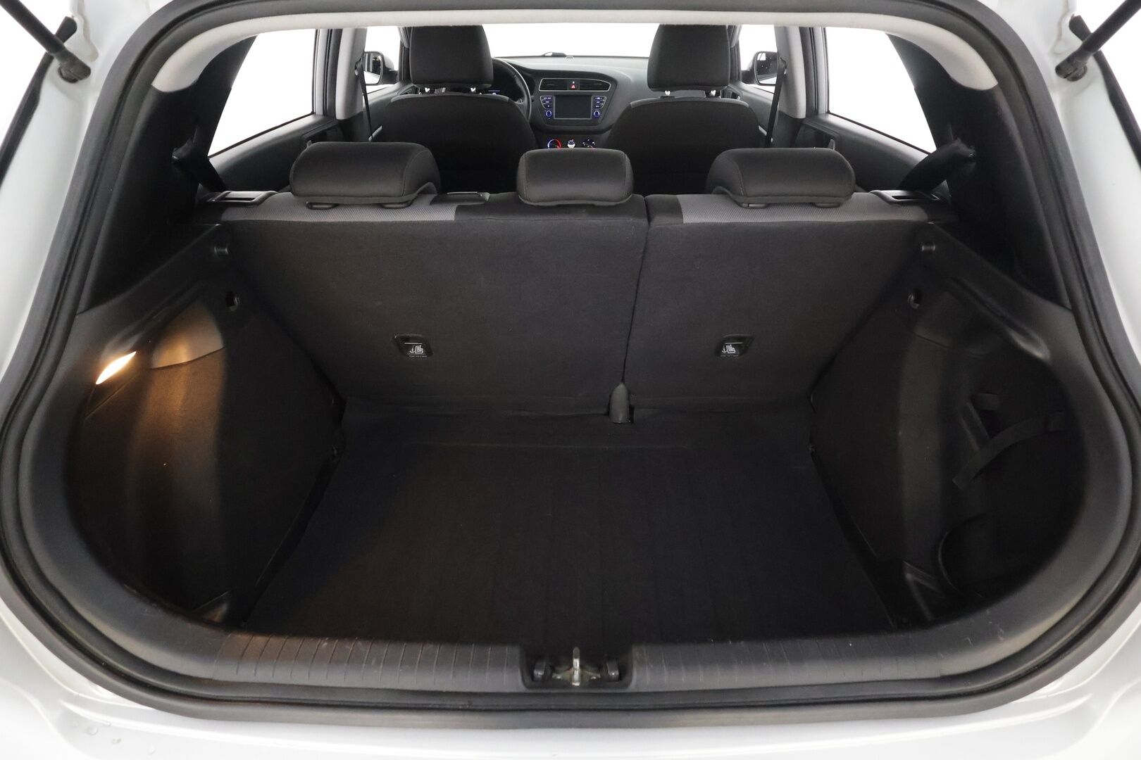 Hyundai i20 Hatchback 2019 1,0 T-GDI 100 hv 7-DCT Comfort W * Sisätilanlämmitin / P.kamera / Kaistavahti / Ratinlämmitys / Apple&Android * - 1-om Suomi-auto / Kahdet renkaat / Merkkihuollot