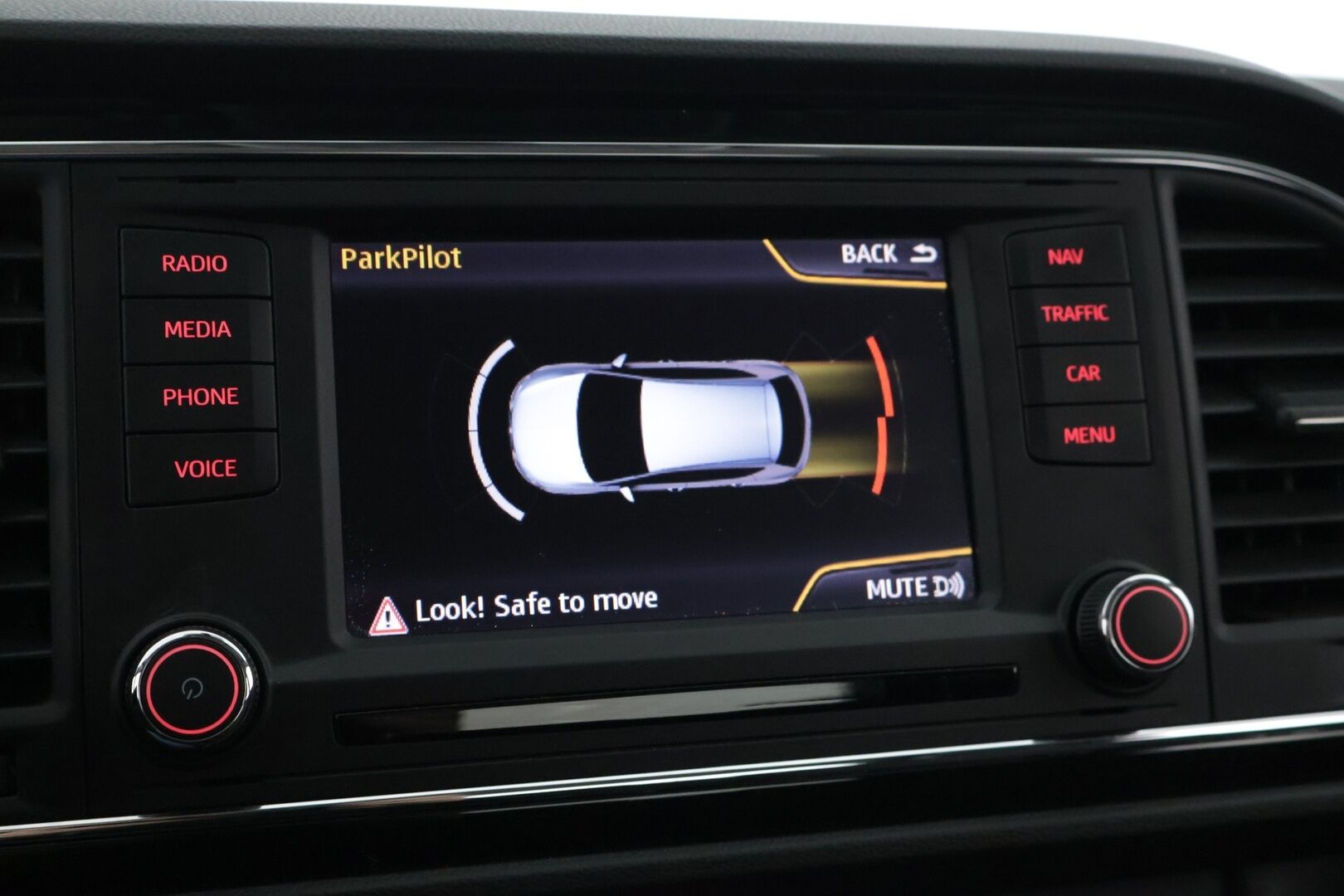 Seat Leon 2013 1,4 TSI 122 Style - Lohkolämmitin / Suomi-auto / Vakkari / Navi / Led valot