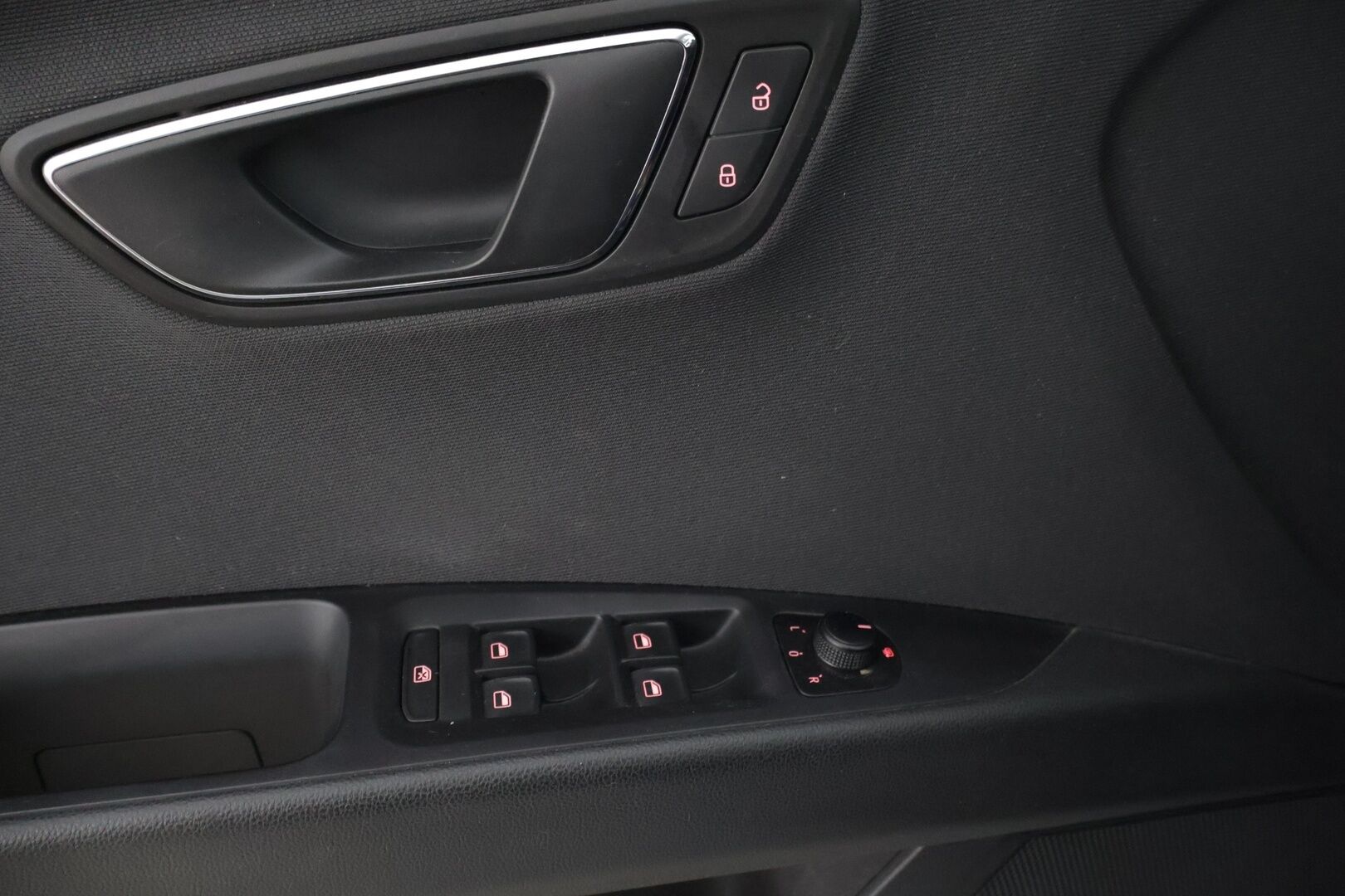 Seat Leon 2013 1,4 TSI 122 Style - Lohkolämmitin / Suomi-auto / Vakkari / Navi / Led valot