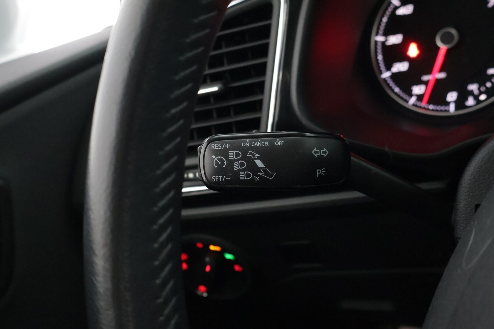 Seat Leon 2013 1,4 TSI 122 Style - Lohkolämmitin / Suomi-auto / Vakkari / Navi / Led valot