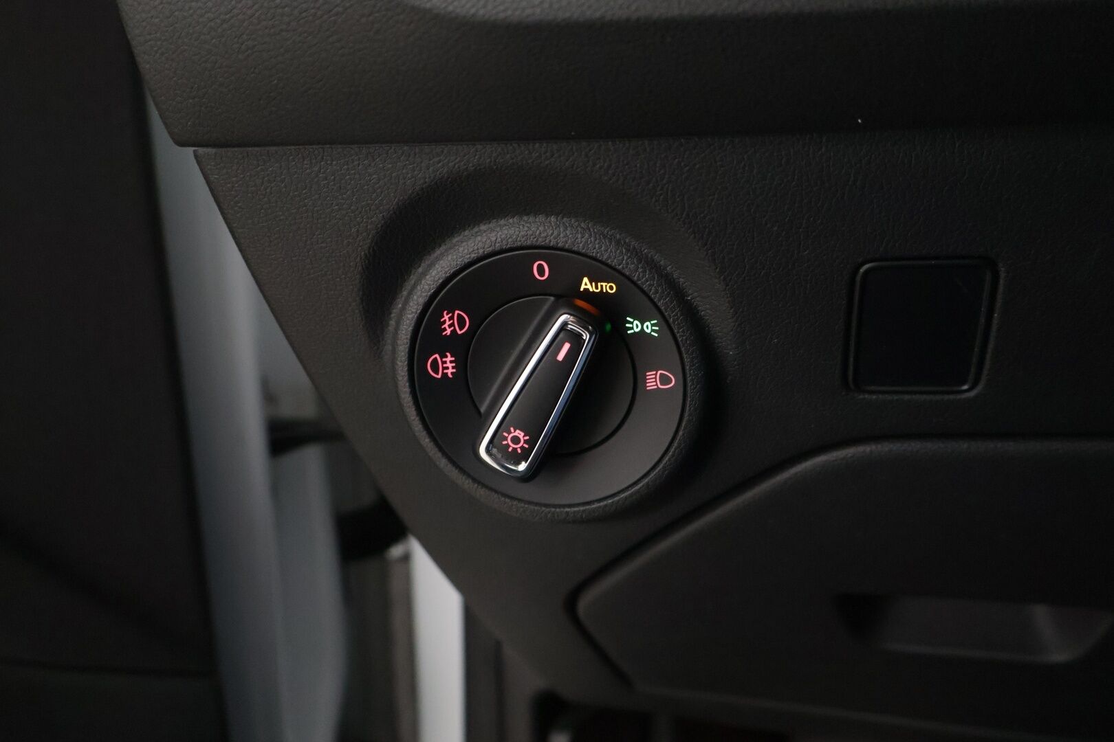 Seat Leon 2013 1,4 TSI 122 Style - Lohkolämmitin / Suomi-auto / Vakkari / Navi / Led valot