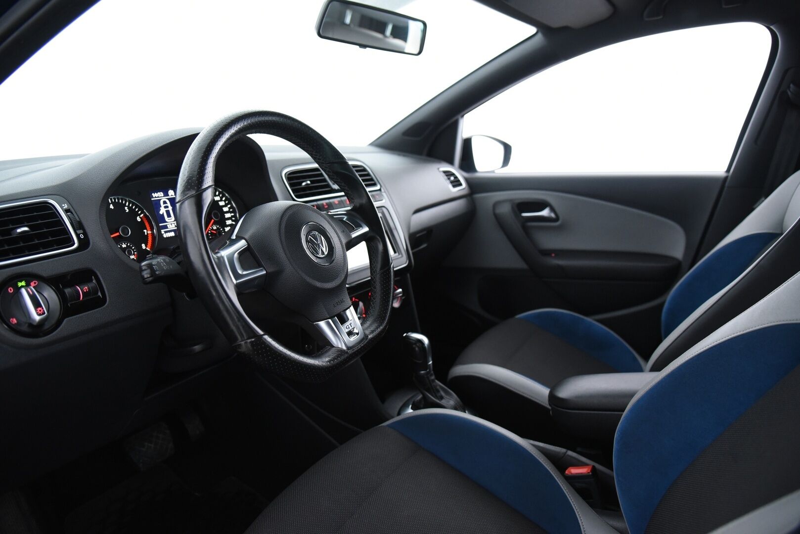 Volkswagen Polo 2013 BlueGT 1,4 TSI 103 kW (140 hv) DSG-automaatti 4-ov / Lohkolämppäri / Vakkari / 2x Renkaat / Viim. huolto 09/25! - Juuri saapunut Suomi-auto tarkalla huoltohistorialla! - HULLUT JOULUT KORKOTARJOUS 2,49% 