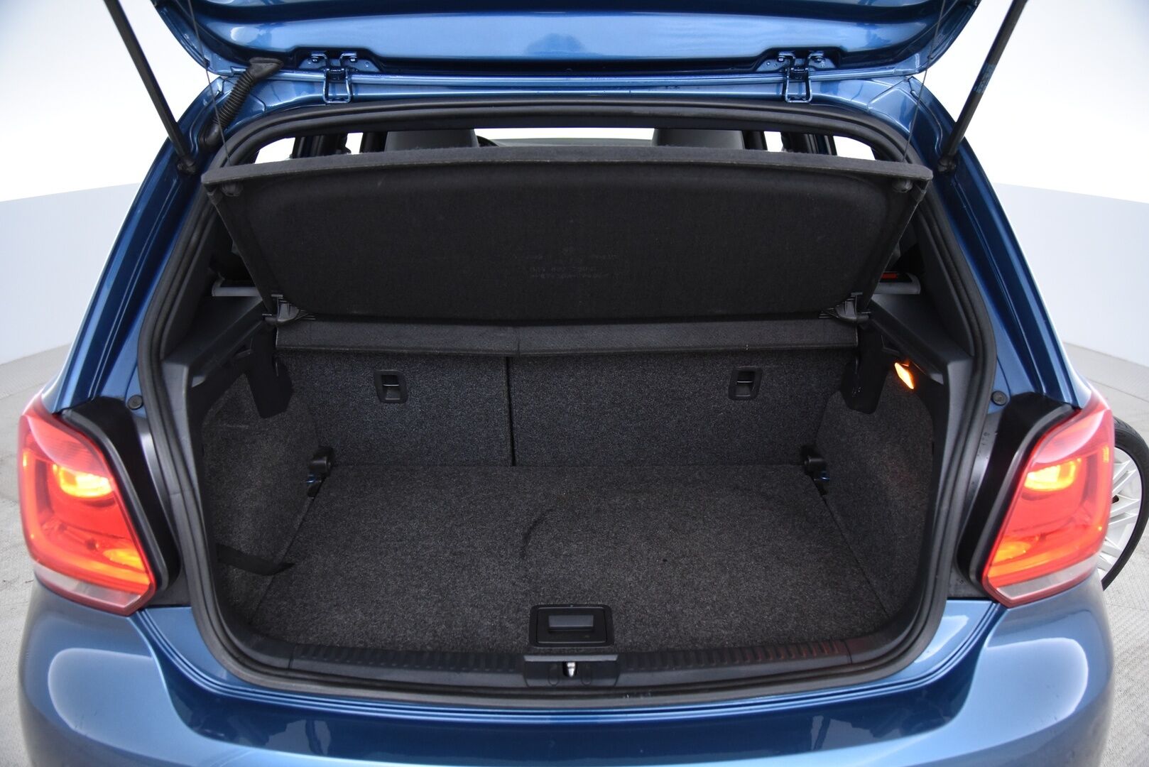 Volkswagen Polo 2013 BlueGT 1,4 TSI 103 kW (140 hv) DSG-automaatti 4-ov / Lohkolämppäri / Vakkari / 2x Renkaat / Viim. huolto 09/25! - Juuri saapunut Suomi-auto tarkalla huoltohistorialla! - HULLUT JOULUT KORKOTARJOUS 2,49% 