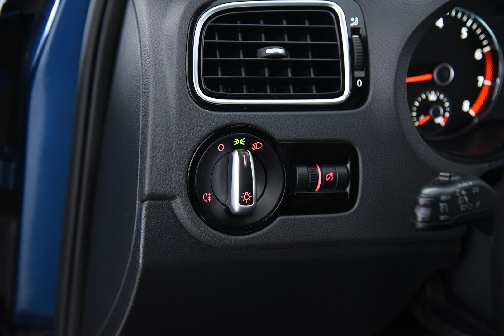 Volkswagen Polo 2013 BlueGT 1,4 TSI 103 kW (140 hv) DSG-automaatti 4-ov / Lohkolämppäri / Vakkari / 2x Renkaat / Viim. huolto 09/25! - Juuri saapunut Suomi-auto tarkalla huoltohistorialla! - HULLUT JOULUT KORKOTARJOUS 2,49% 