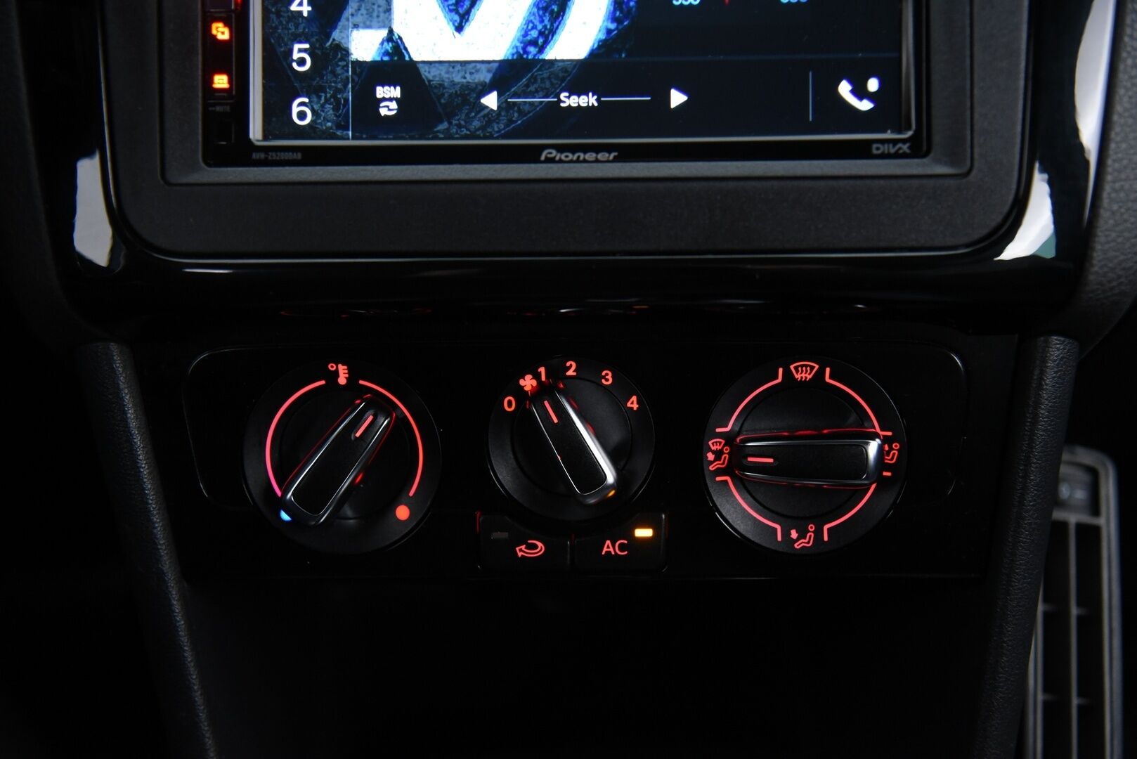 Volkswagen Polo 2013 BlueGT 1,4 TSI 103 kW (140 hv) DSG-automaatti 4-ov / Lohkolämppäri / Vakkari / 2x Renkaat / Viim. huolto 09/25! - Juuri saapunut Suomi-auto tarkalla huoltohistorialla! - HULLUT JOULUT KORKOTARJOUS 2,49% 