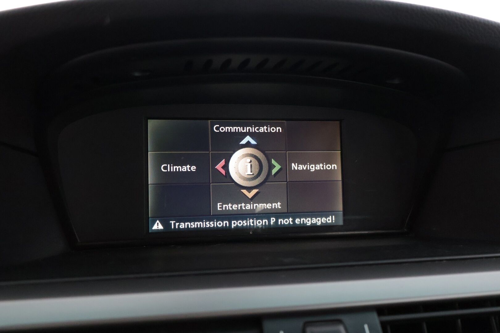 BMW 525 2006 525d Farmari (AC) 4ov 2490cm3 * Mustat Nahat / Sähkösäätöiset etuistuimet / Vakkari / Ilmastointi / Bluetooth * - * M57 ikiliikkuja koneella / Hyvin huollettu / Siistikuntoinen / 2x hyvät renkaat ja Bmw aluvanteilla *