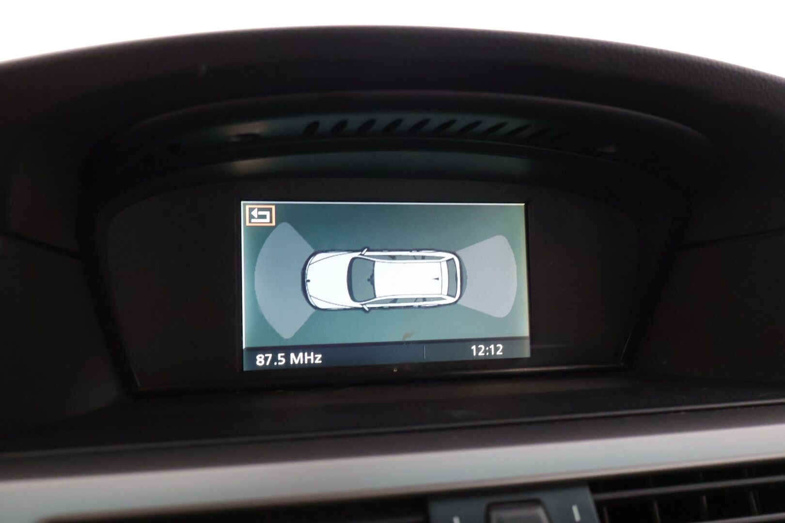 BMW 525 2006 525d Farmari (AC) 4ov 2490cm3 * Mustat Nahat / Sähkösäätöiset etuistuimet / Vakkari / Ilmastointi / Bluetooth * - * M57 ikiliikkuja koneella / Hyvin huollettu / Siistikuntoinen / 2x hyvät renkaat ja Bmw aluvanteilla *