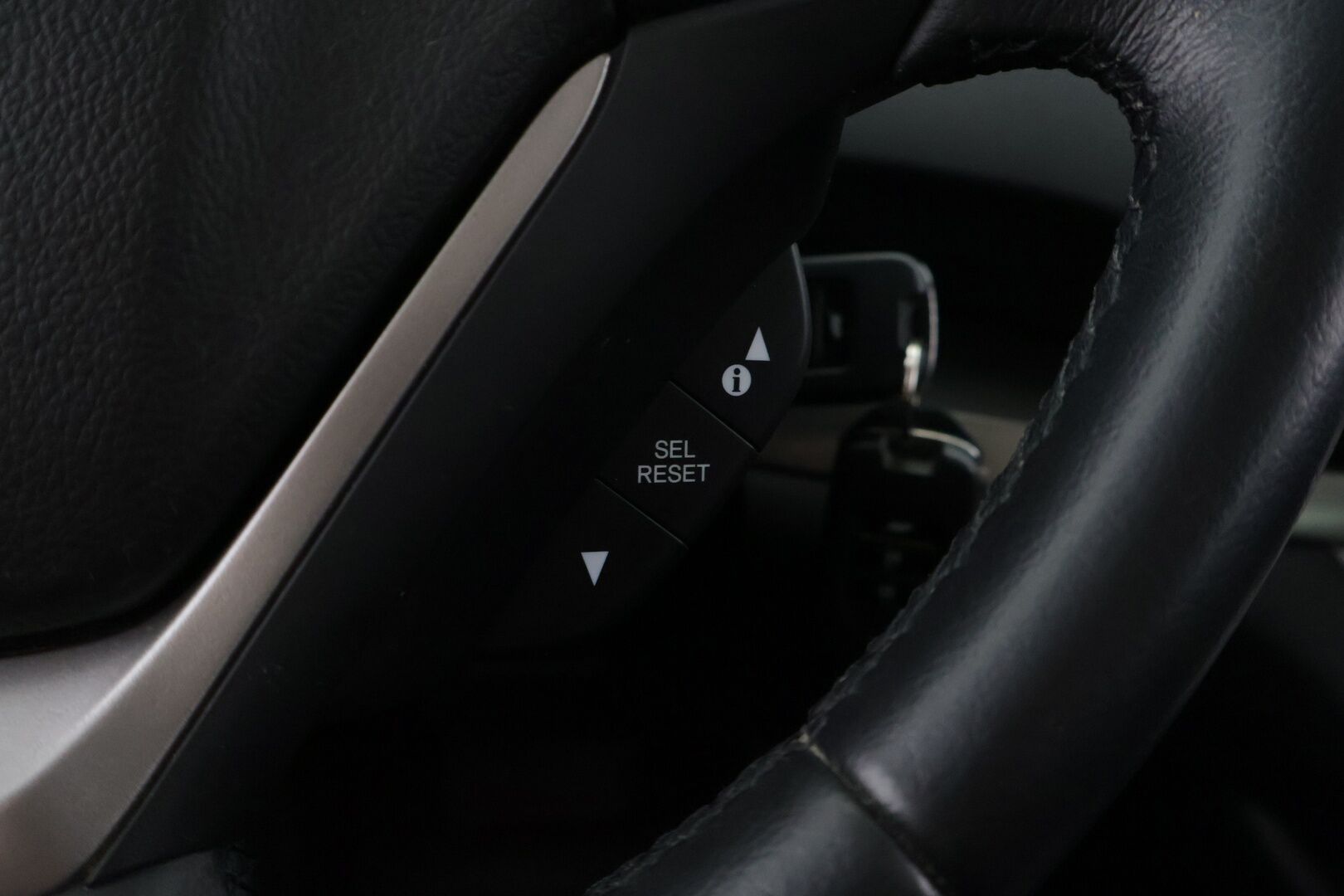Honda CR-V 2013 Lifestyle Business AT *2-omisteinen / Vetokoukku / P-kamera / Xenon-ajovalot / Vakkari / P-tutkat / Lohkolämmitin* - Juuri huollettu! / Suomi-auto / 2x alut hyvillä renkailla!